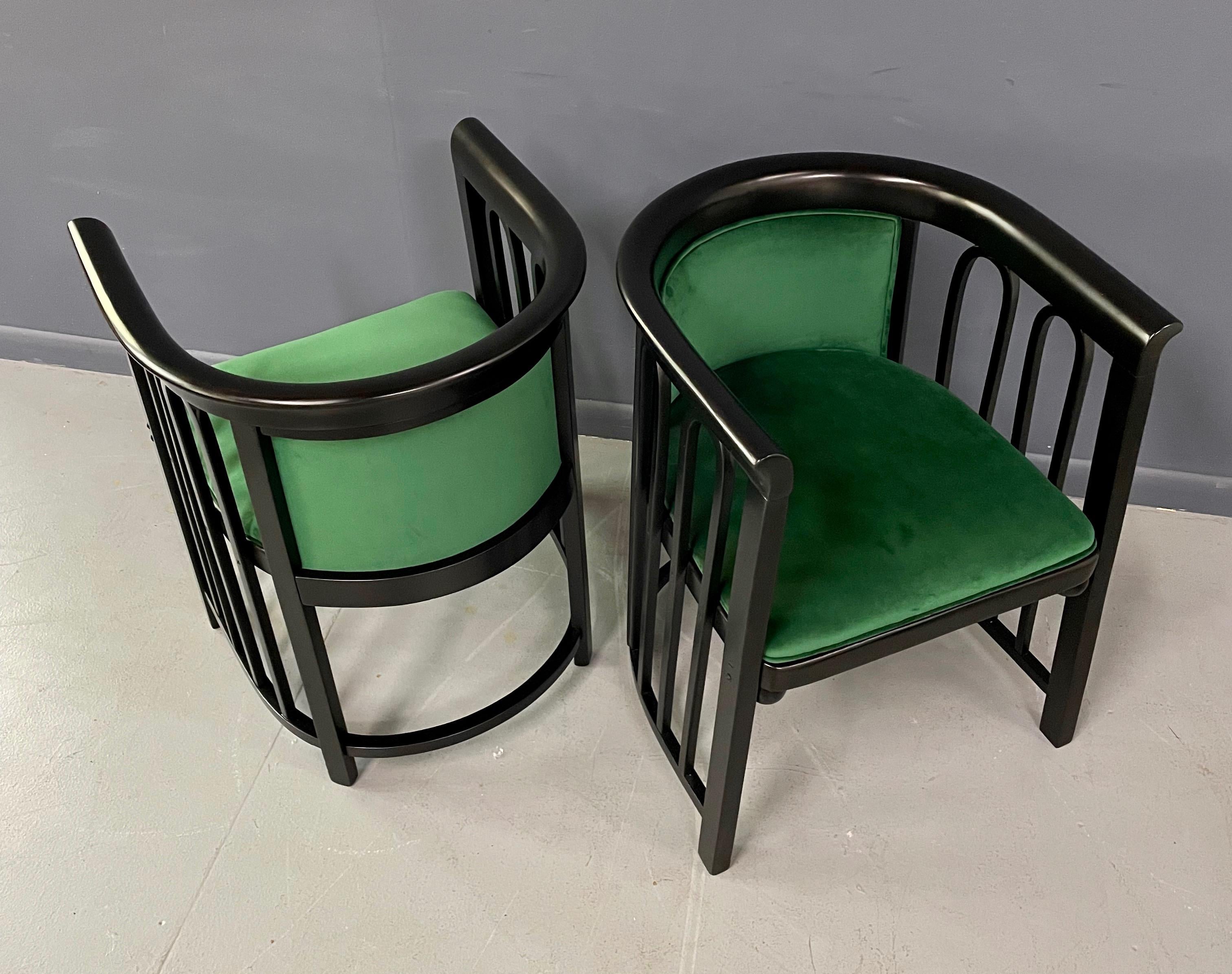 Tissu d'ameublement Paire de fauteuils sécessionnistes à dossier baril en bois cintré de Josef Hoffman pour J&J Kohn en vente