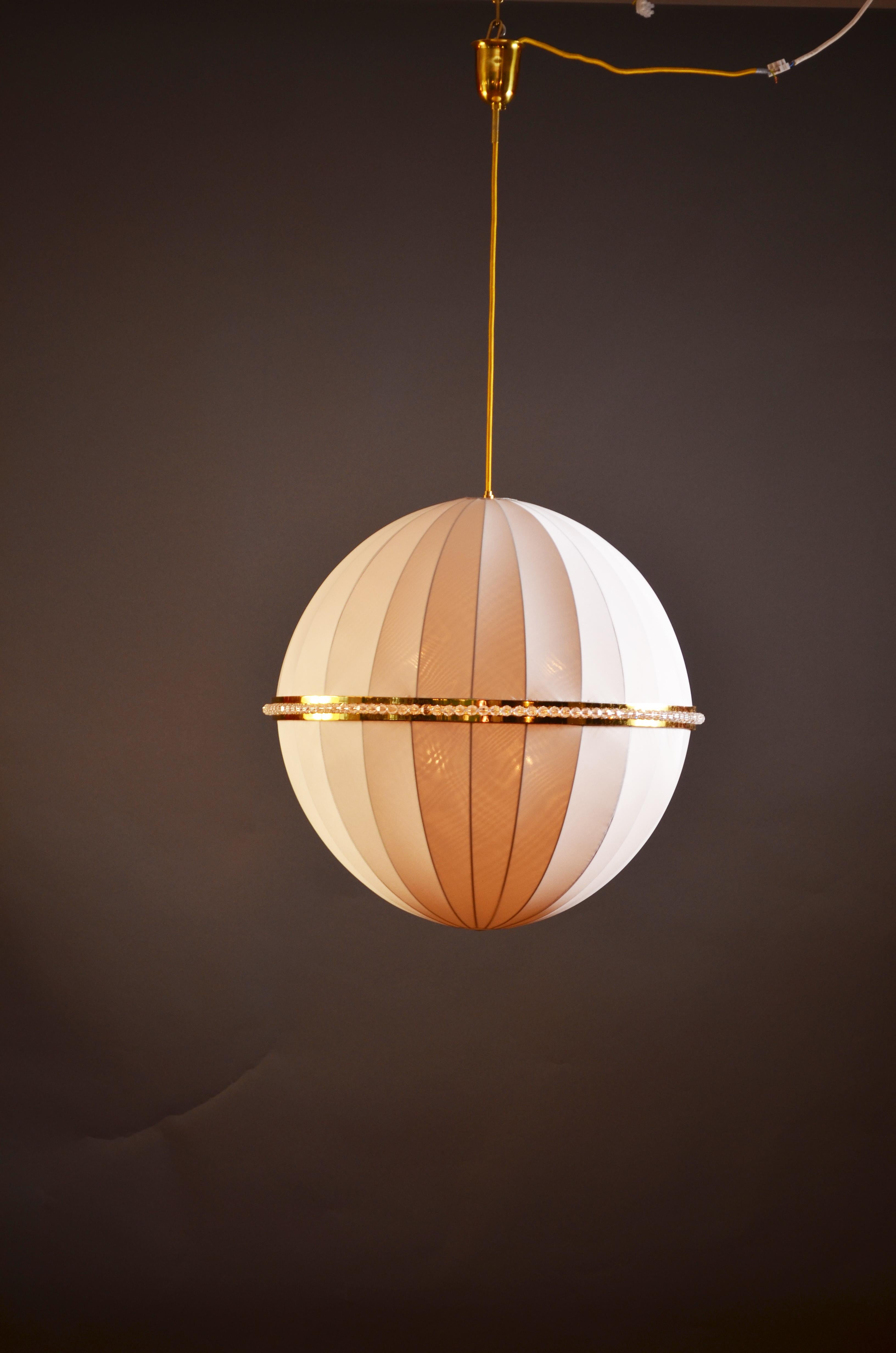 Fatto a mano Josef Hoffmann e il lampadario di seta e ottone della Wiener Werksaette in vendita