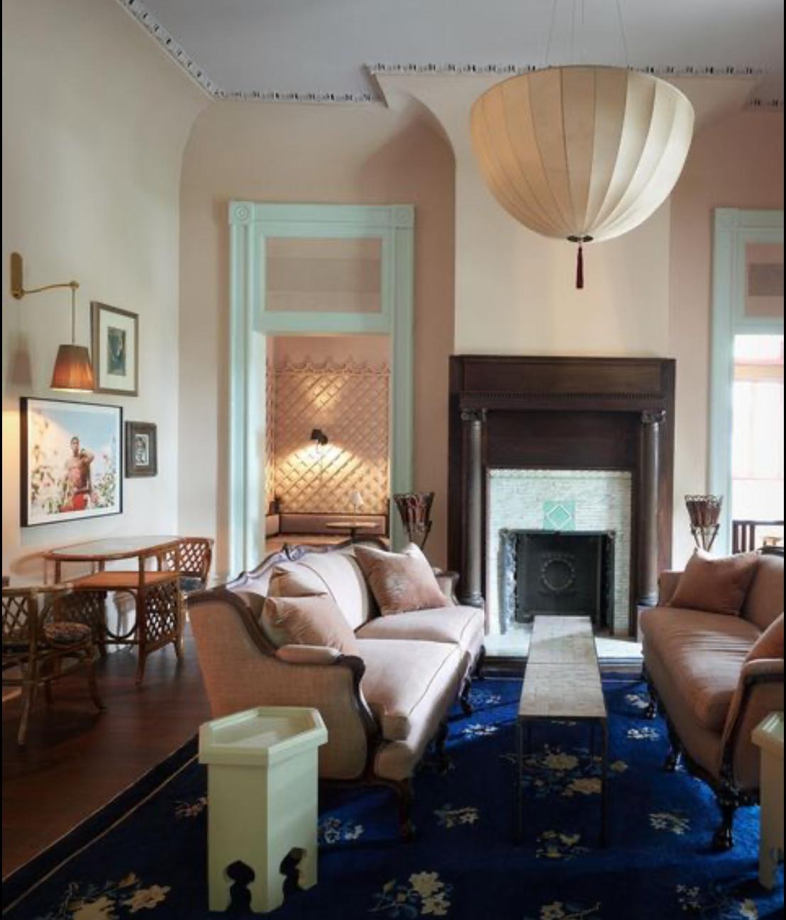A simple but sensational fixture, designed by Josef Hoffmann, for the fabric department of the Wiener Werkstaette on Kaerntnerstrasse in Vienna. Style and color of the fabric custom-made. Comes with a tassel or without
Most components according to