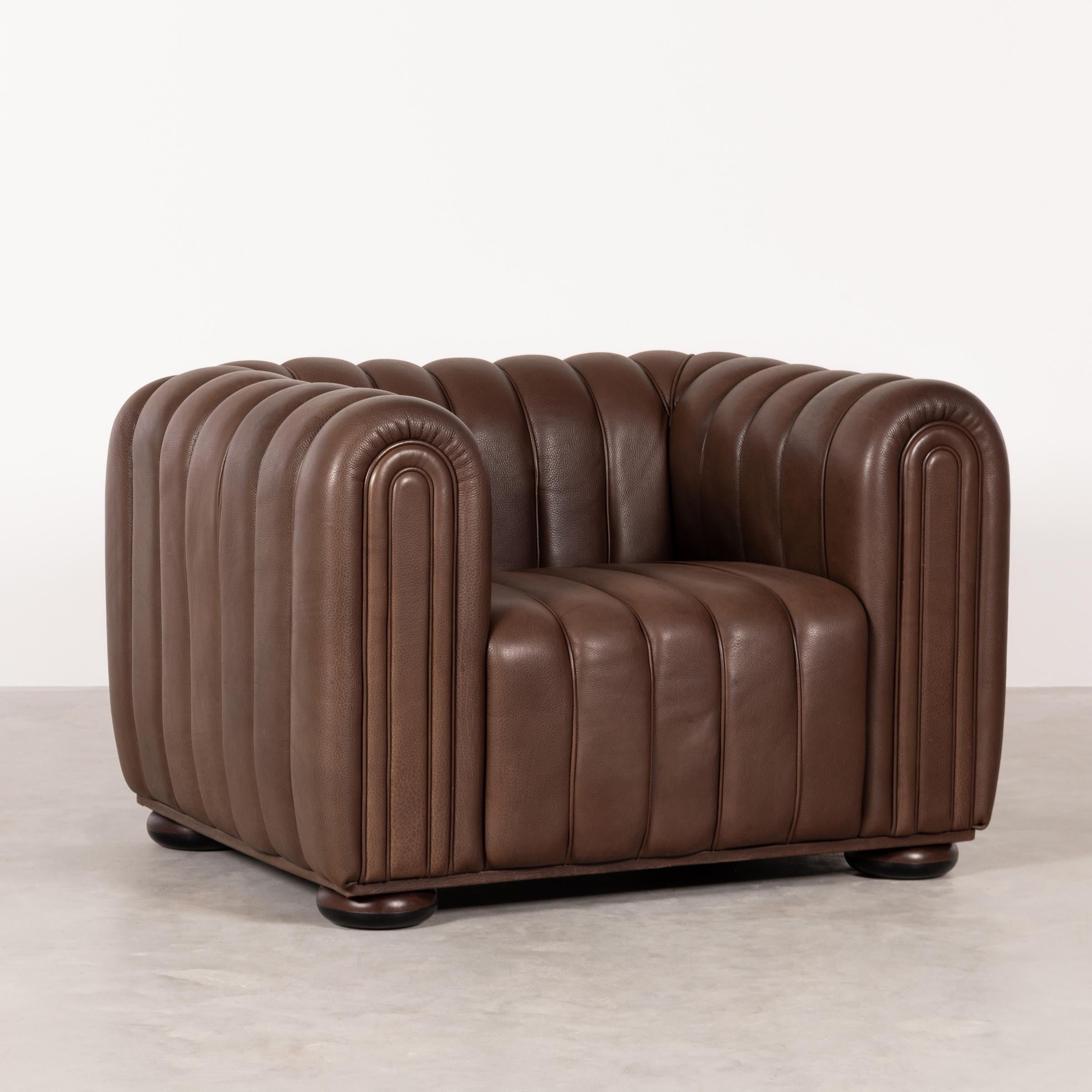 Josef Hoffmann club chair model 1910 in brown leather for Wittmann. Dark brown leather with light patina and wooden disc-shaped legs. All in good original condition with light cosmetic wear and signed with manufacturer label.