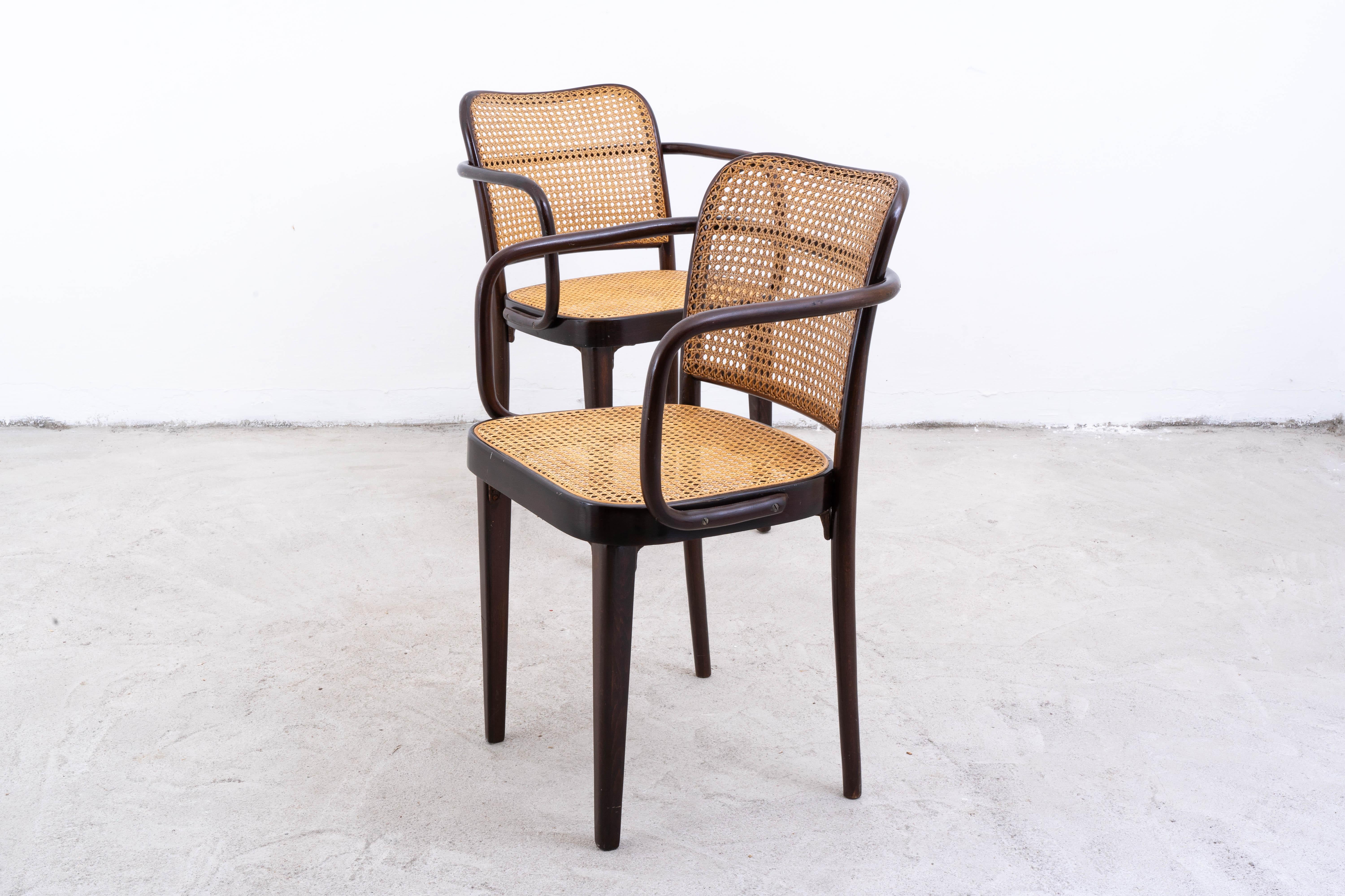 Sillón Josef Hoffmann - Model No. A 811/F para Thonet (1900s)

Este exquisito sillón, Model No. A 811/F, diseñado por el célebre arquitecto y diseñador Josef Hoffmann para Thonet a principios del siglo XX, es una mezcla magistral de forma y función.