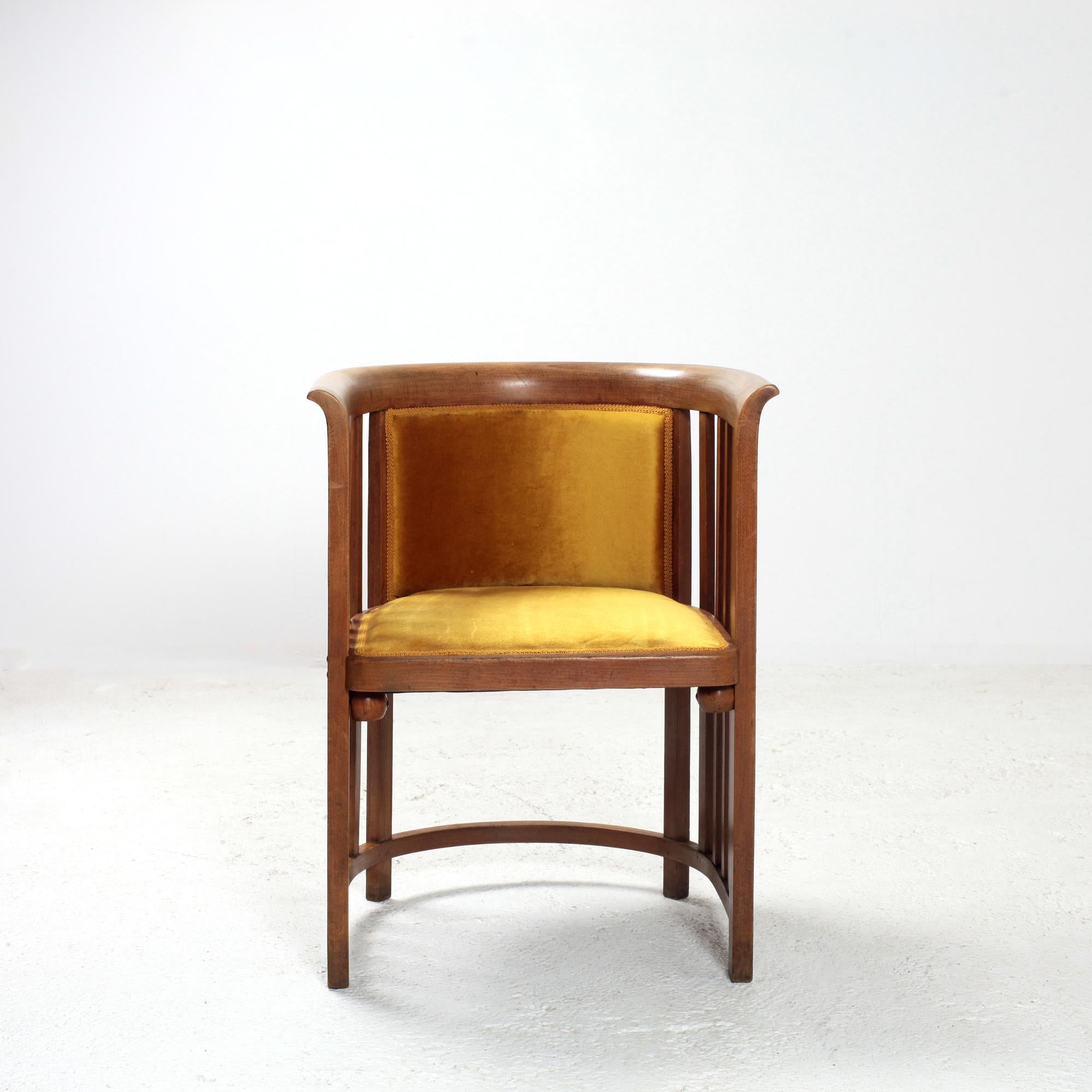 Bentwood beech armchair model 423F designed by Josef Hoffman for Jacob and Josef Kohn, Vienna circa 1900.
Newly reupholstered in curry yellow velvet