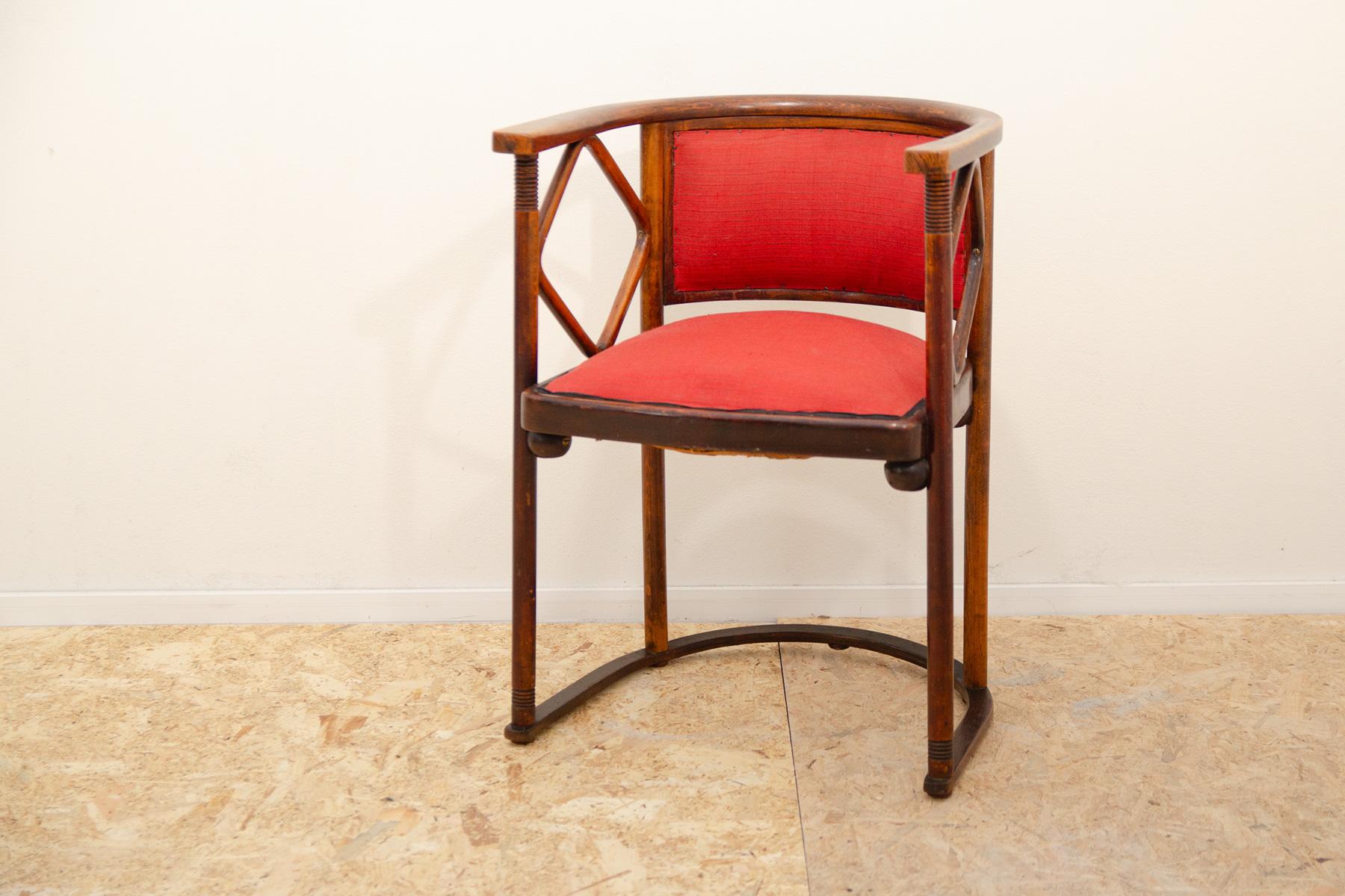 This world-famous upholstered bentwood chair was designed by Josef Hoffmann for the “Fledermaus cabaret” in Vienna in 1905. It was part of a set a seating furniture including the famous benches and chairs. In good condition, shows signs of age and