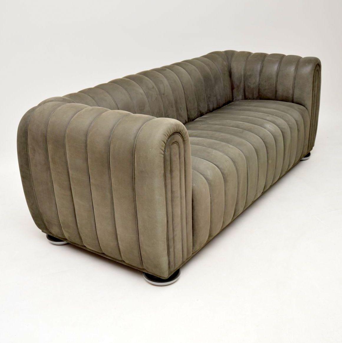 An absolutely stunning and iconic sofa, this was designed by Josef Hoffmann over 100 years ago, it’s called the 1910 club sofa. This was made in Austria by Wittmann in the late 20th century, it is of the highest quality you could possibly imagine.