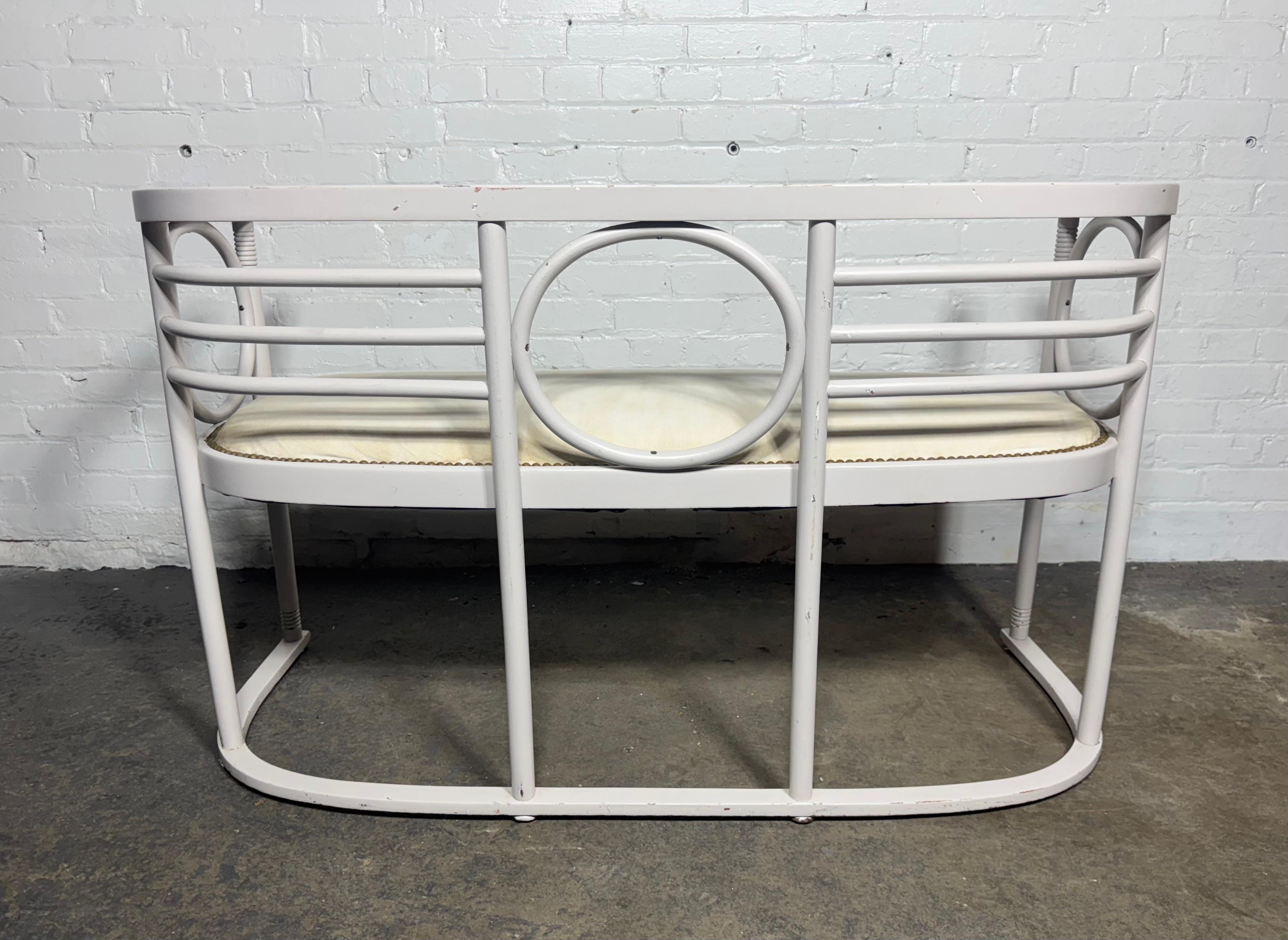 Josef Hoffmann Fledermaus Bugholz-Sesselbank aus Bugholz / Weiß lackiert im Angebot 3