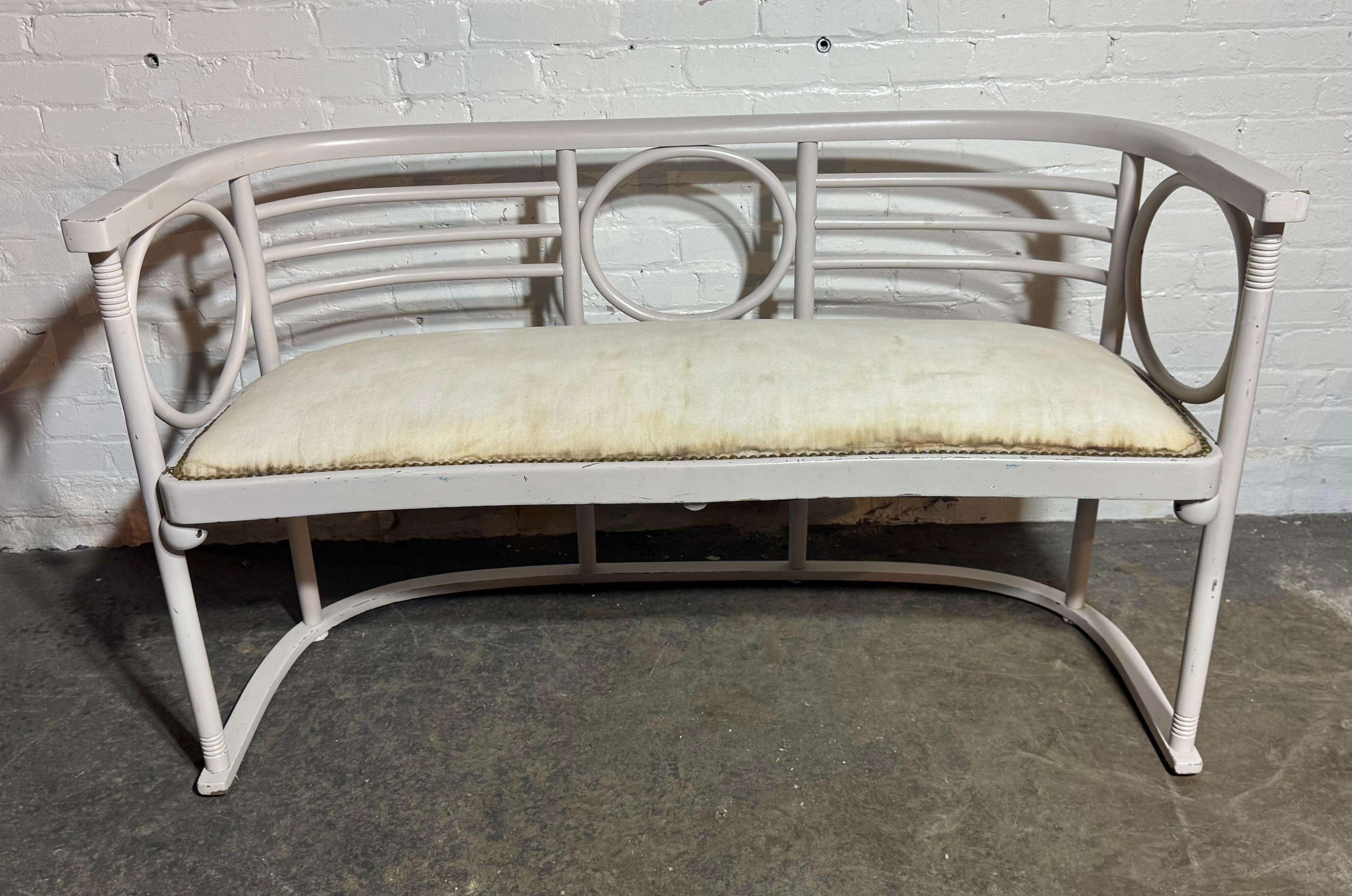 Ursprünglich von Josef Hoffmann für das Kabarett 