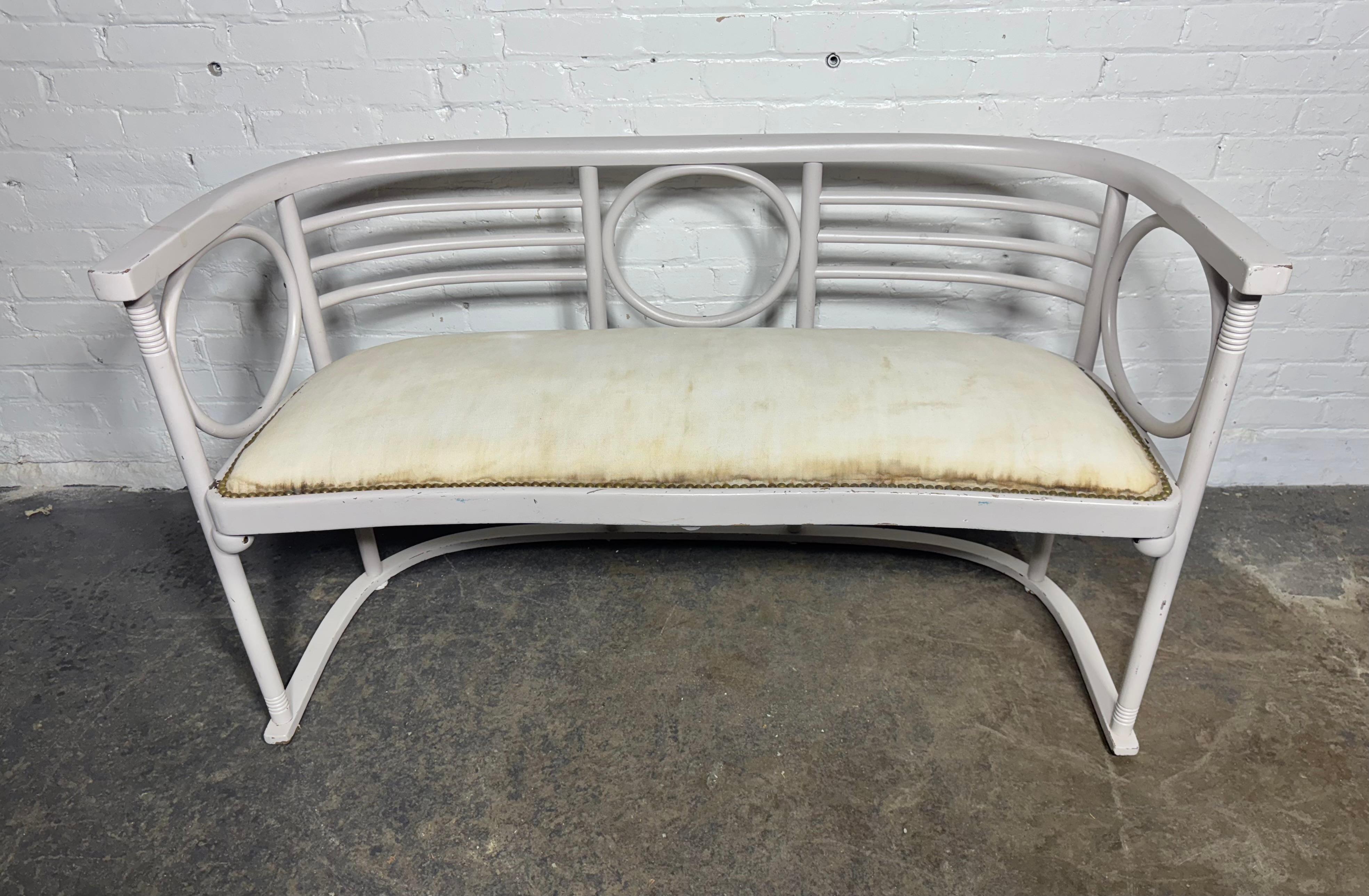 Josef Hoffmann Fledermaus Bugholz-Sesselbank aus Bugholz / Weiß lackiert (Mitte des 20. Jahrhunderts) im Angebot