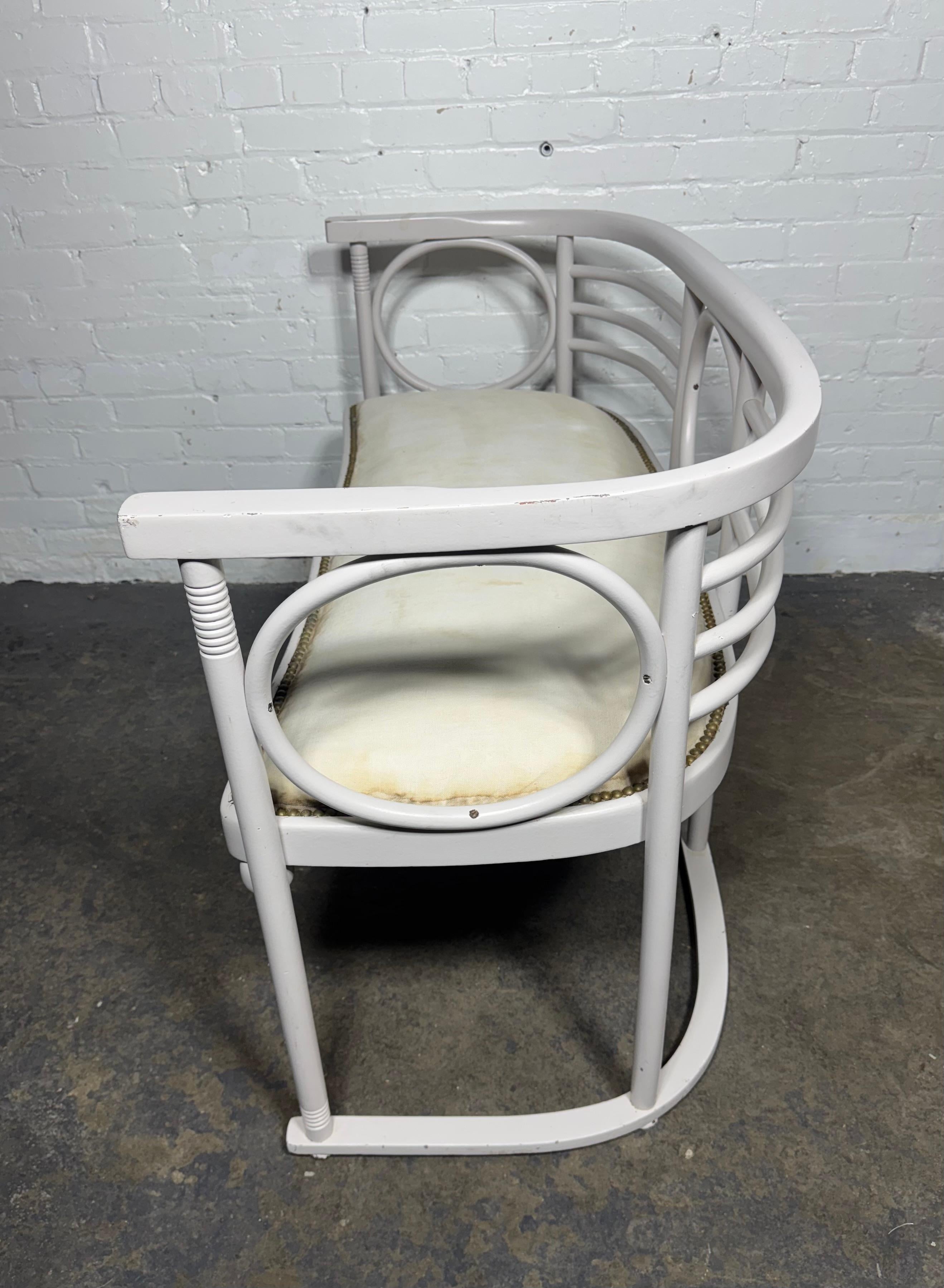 Josef Hoffmann Fledermaus Bugholz-Sesselbank aus Bugholz / Weiß lackiert (Stoff) im Angebot