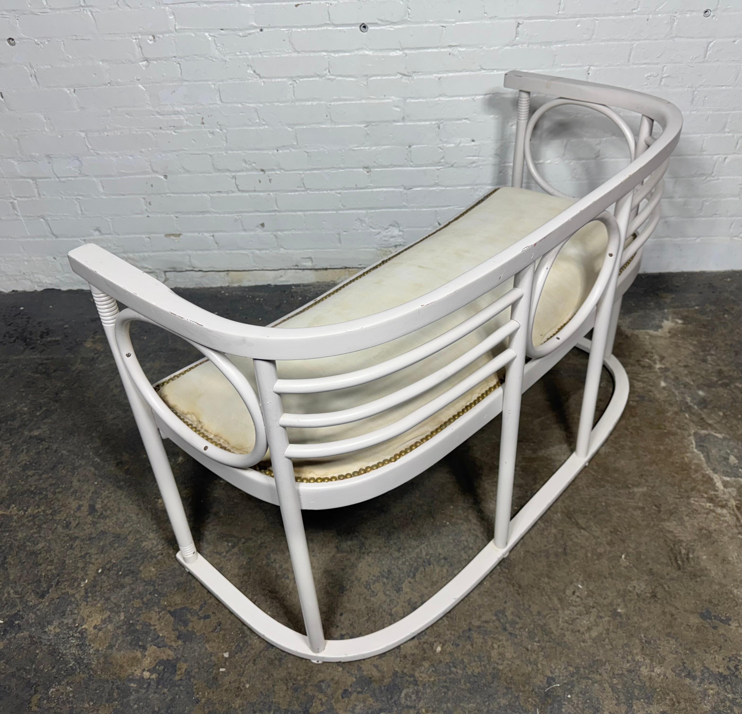 Josef Hoffmann Fledermaus Bugholz-Sesselbank aus Bugholz / Weiß lackiert im Angebot 1