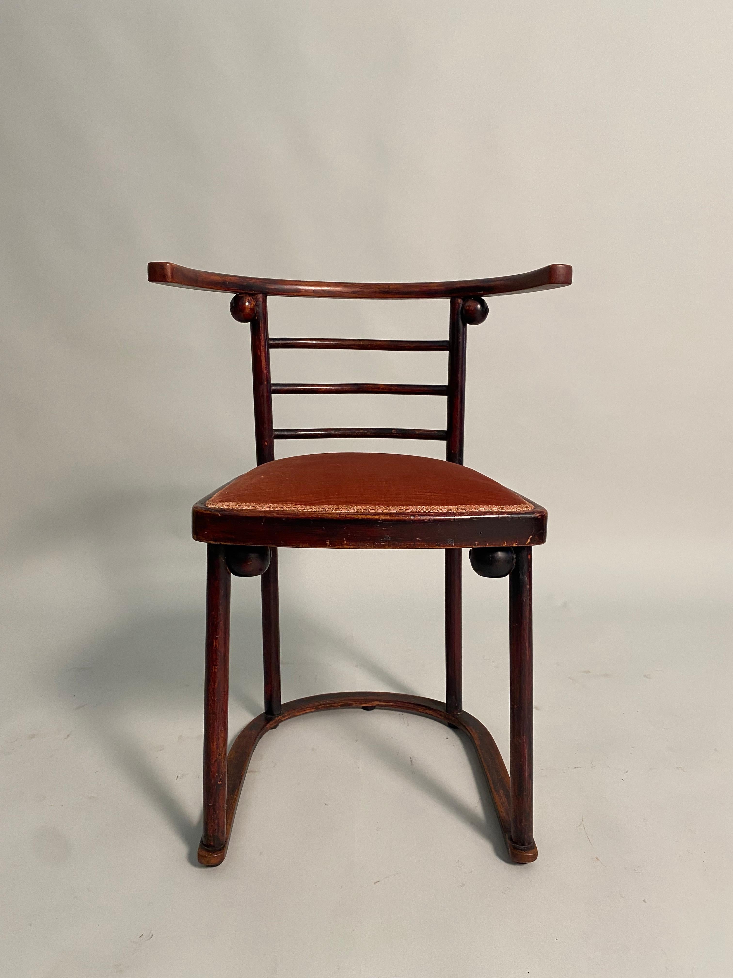 Three rare chairs in bent beech designed by the illustrious Viennese architect Joseph Hoffmann for the Cabaret Fledermaus in Vienna in 1907. Produced by the Kohn company, the chairs represent one of the most famous beginnings in the history of