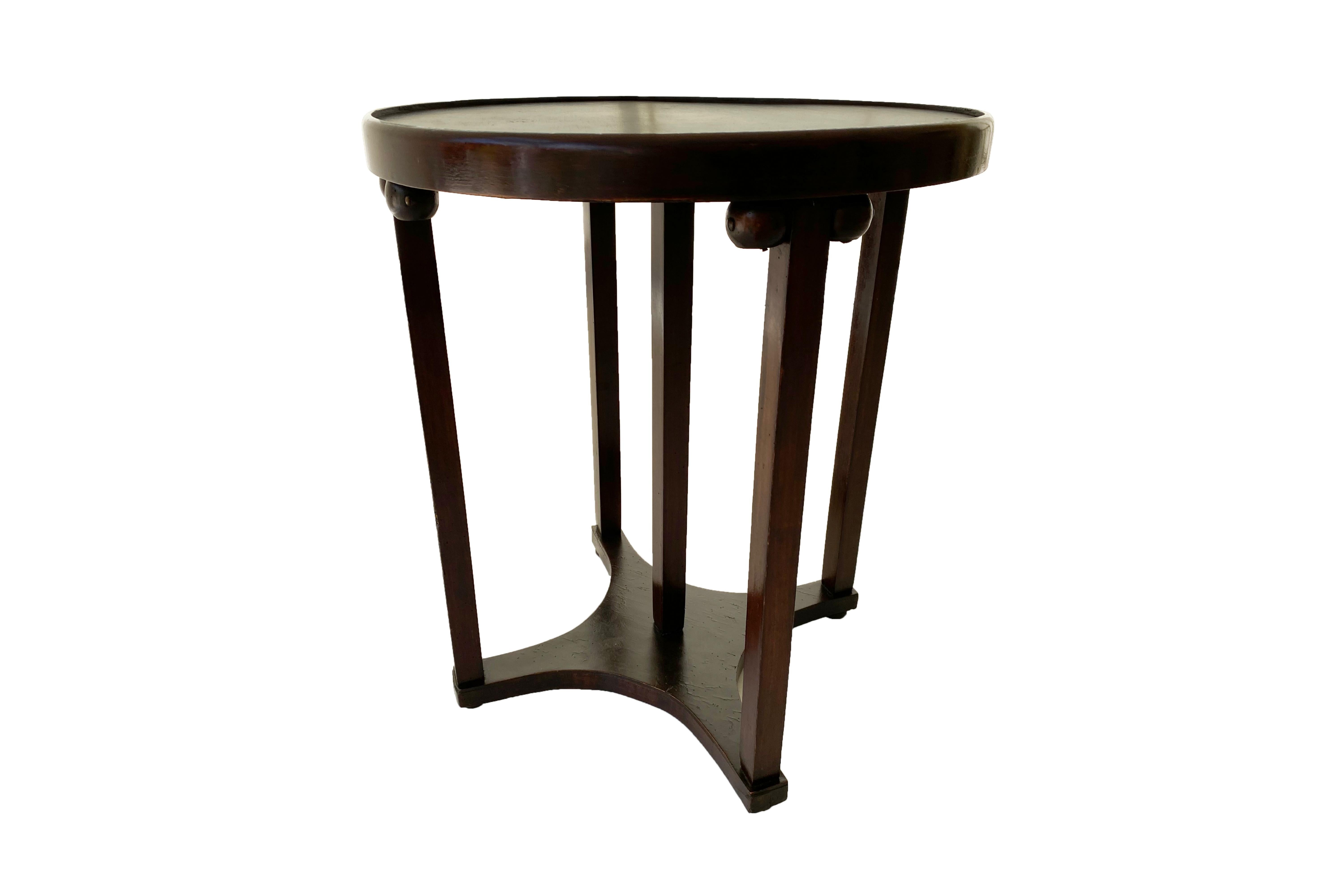 Josef Hoffmann Gueridon.
Made with bentwood.
Vienna Secession 
Circa 1910, Austria.
Vintage condition.
The Austrian architect Josef Hoffmann was a central figure in the evolution of modern design, and a leader in an aesthetic movement born in