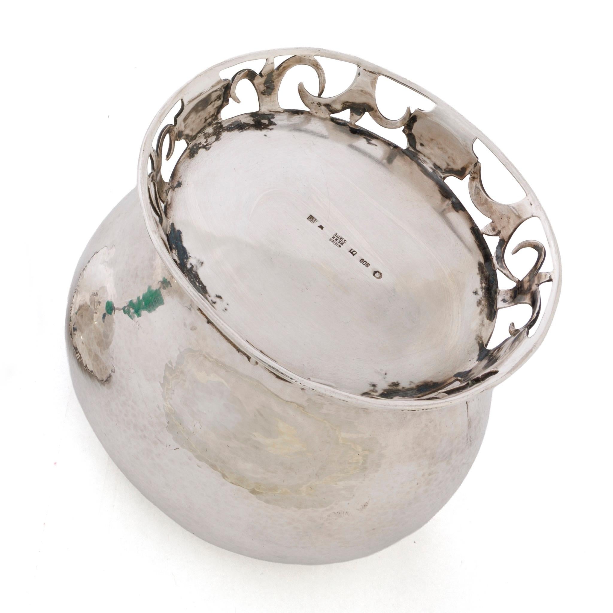 Martellato Ciotola rivestita in argento martellato Josef Hoffmann in vendita