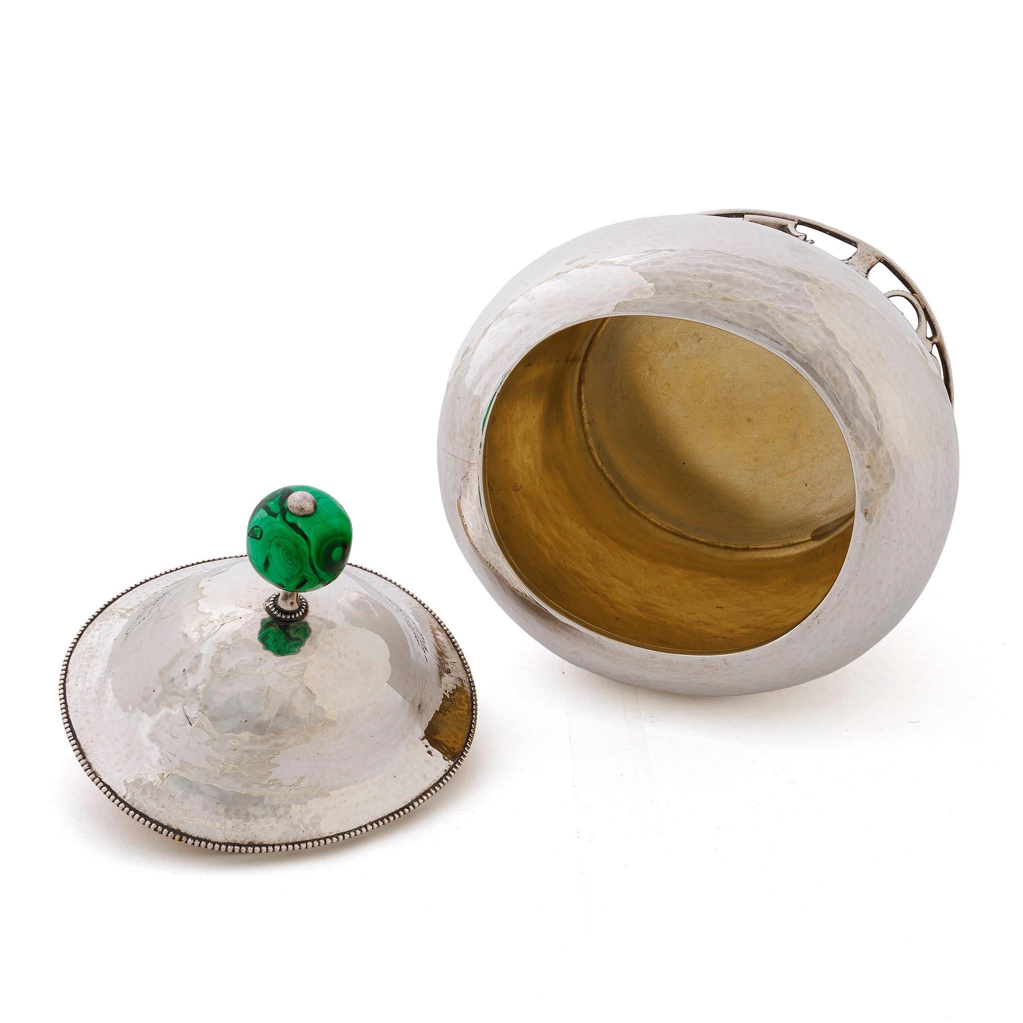 Ciotola rivestita in argento martellato Josef Hoffmann In condizioni ottime in vendita a New York, NY