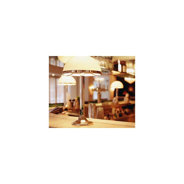 Josef Hoffmann Jugenstil Brass Talble Lamp with Opaline Glass, Re-Edition (Handgefertigt) im Angebot