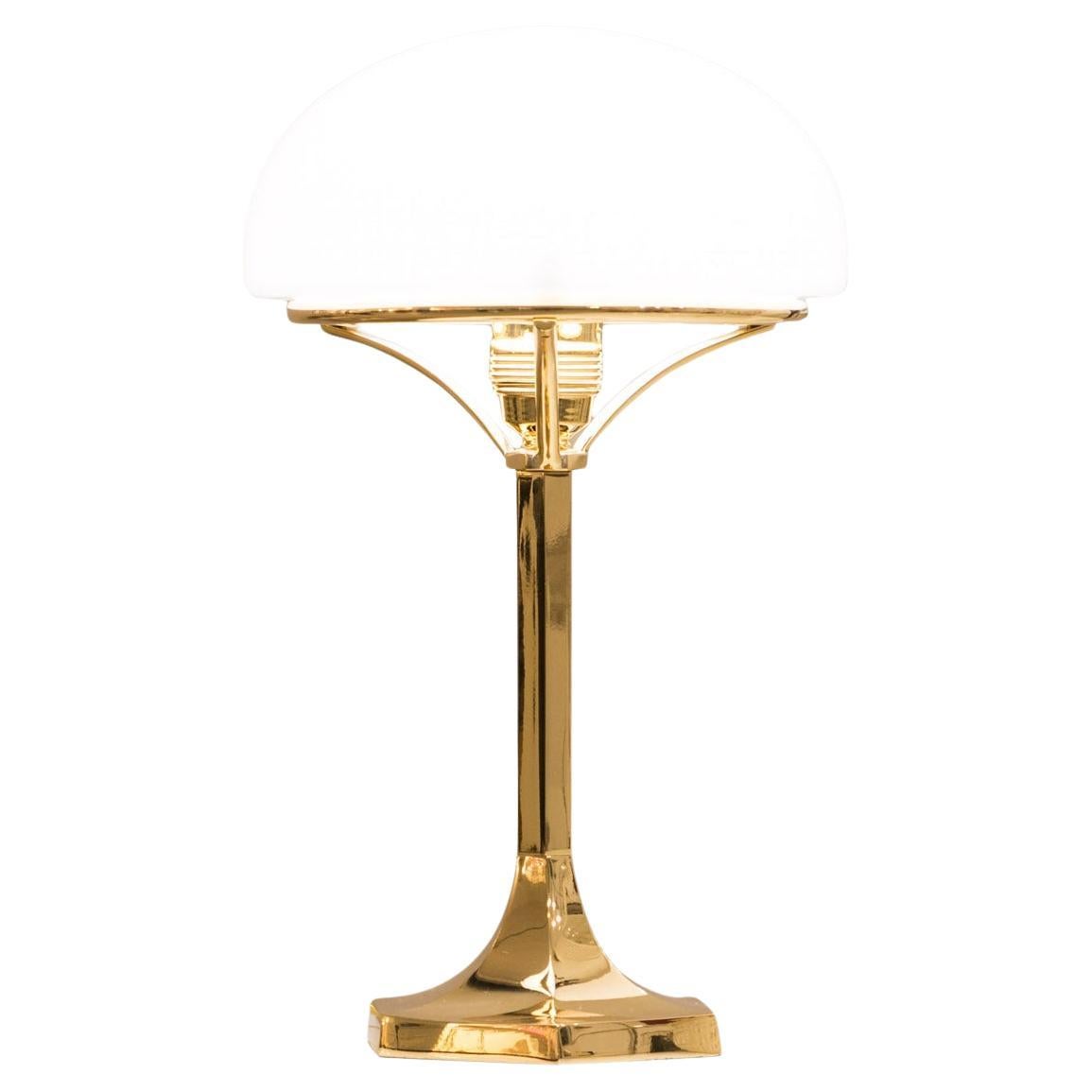 Jugendstil Lampada da tavolo in vetro opalino Josef Hoffmann, riedizione, Woka Lamps, Vienna in vendita