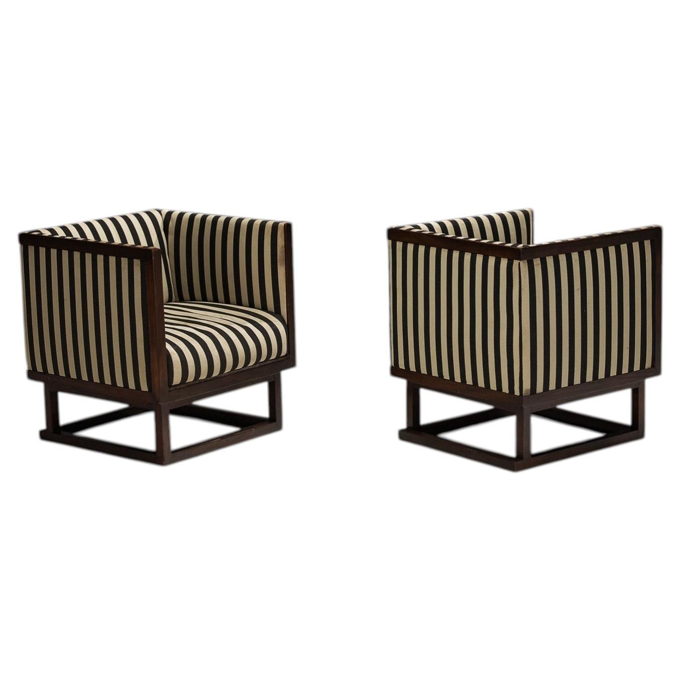 Josef Hoffmann Pair of 'Cabinett' Cubic Lounge Chairs in Mahogany