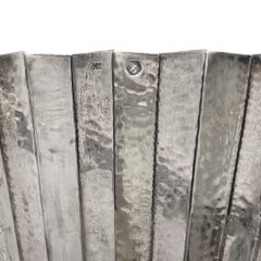 Josef Hoffmann Pareja de jarrones de plata martillada