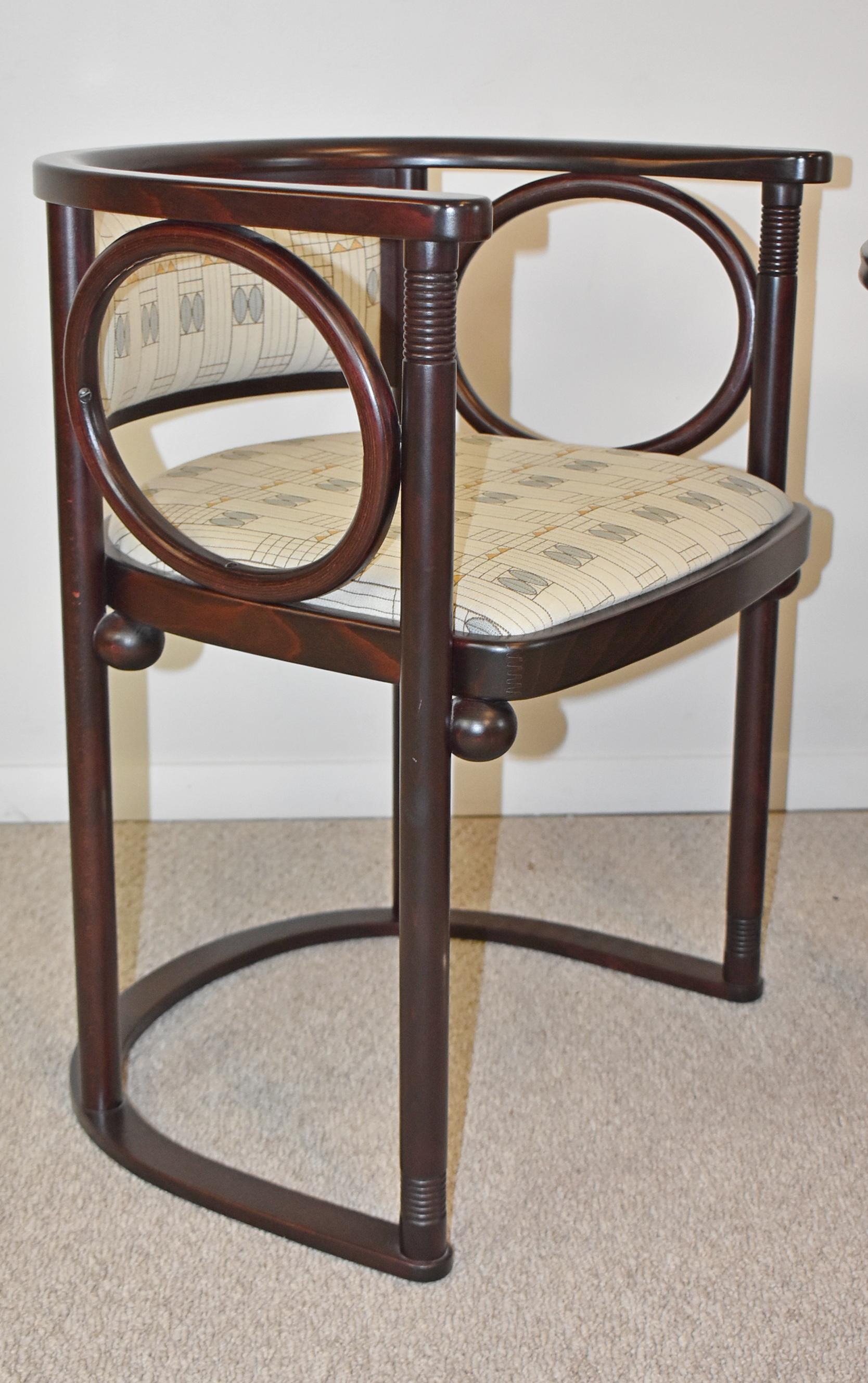 Austrian Josef Hoffmann Pedestal Fledermaus Table and 2 Chairs by Wittmann Art Deco Style