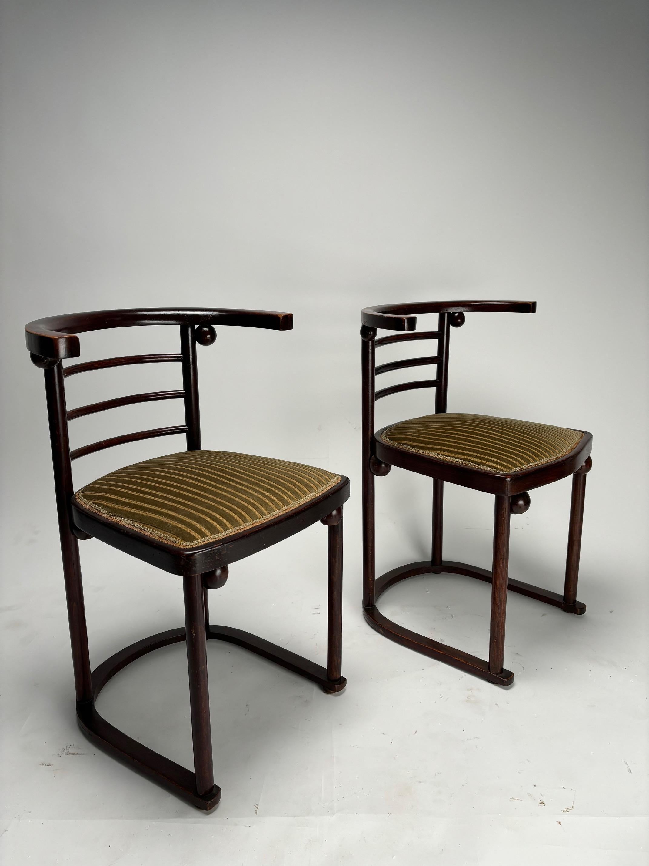 Sécession viennoise Josef Hoffmann, ensemble de 4 chaises Fledermaus pour J.J. Kohn, Autriche, 1905