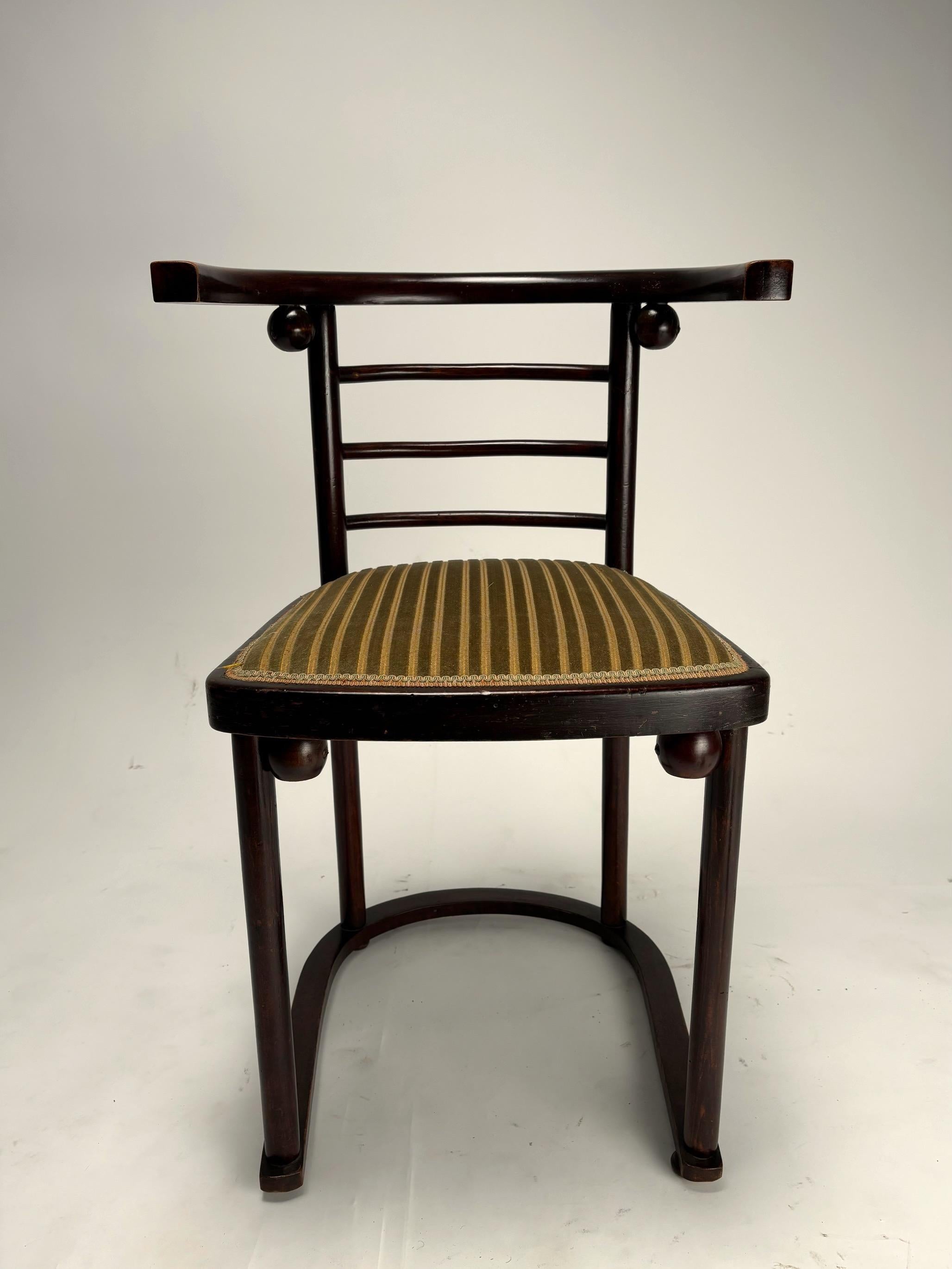 Autrichien Josef Hoffmann, ensemble de 4 chaises Fledermaus pour J.J. Kohn, Autriche, 1905
