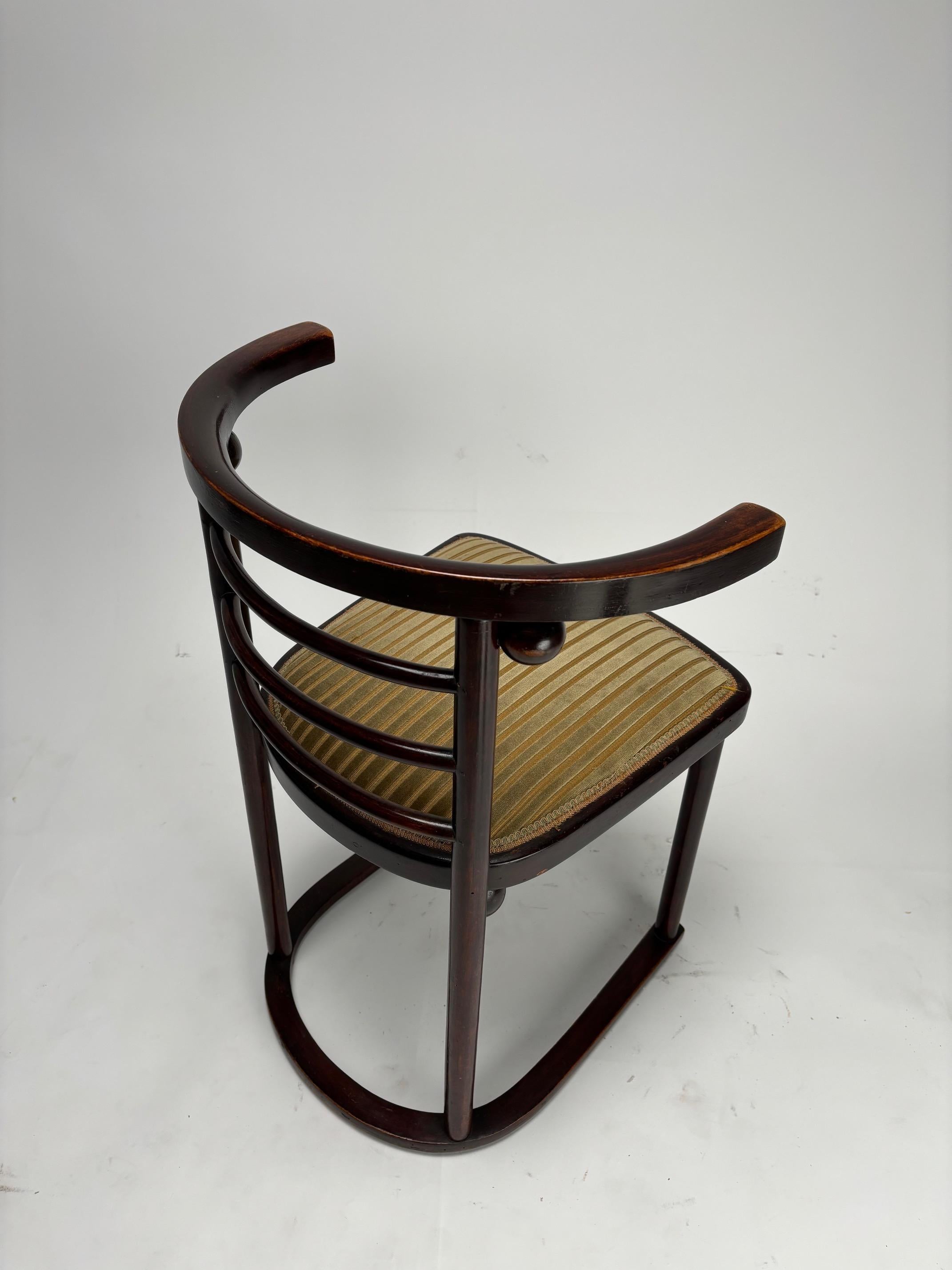 Josef Hoffmann, ensemble de 4 chaises Fledermaus pour J.J. Kohn, Autriche, 1905 1