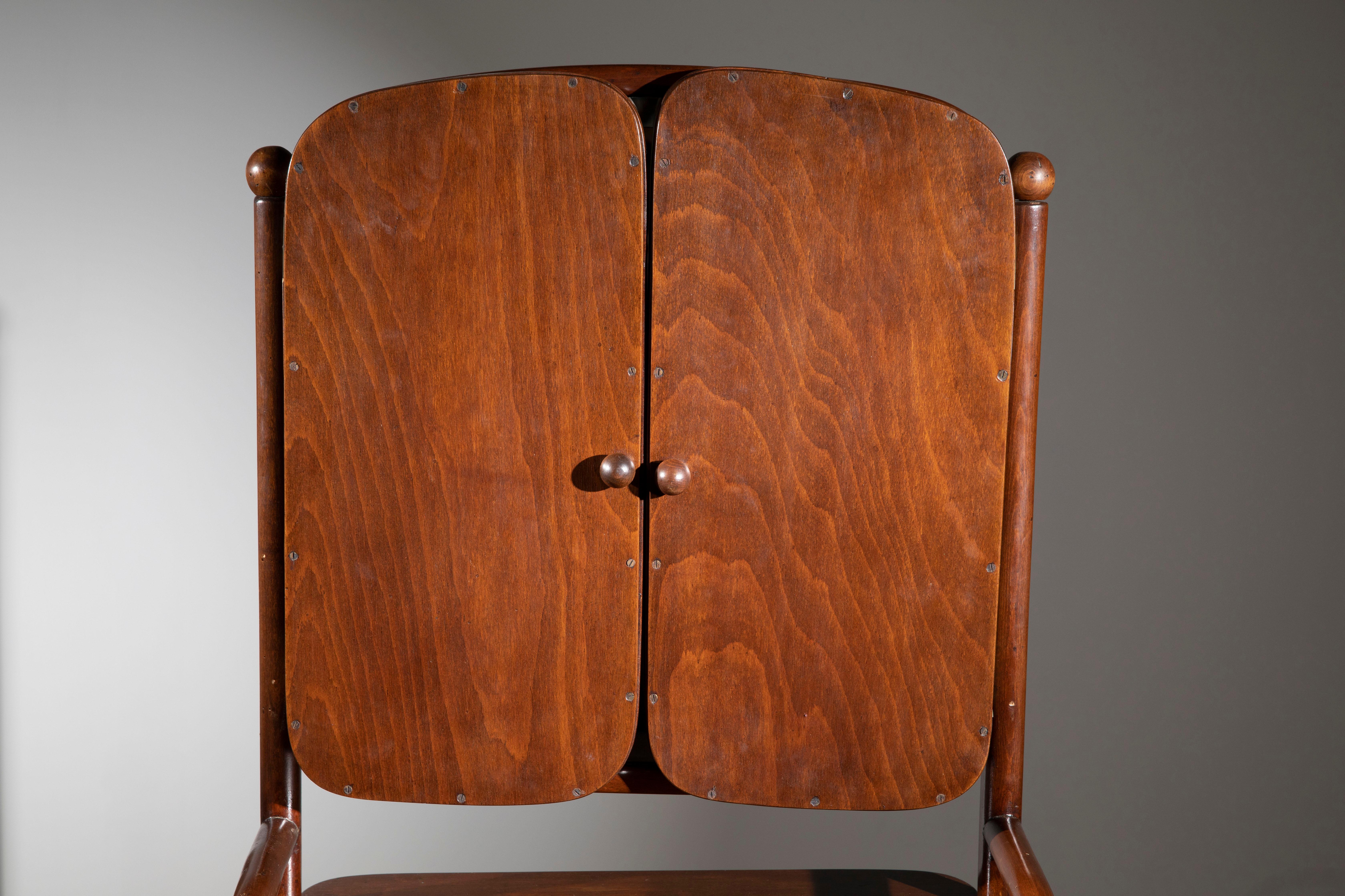 Josef Hoffmann, Toeletta in faggio modello 1134, prodotta da J&J Kohn, 1904 in vendita 3