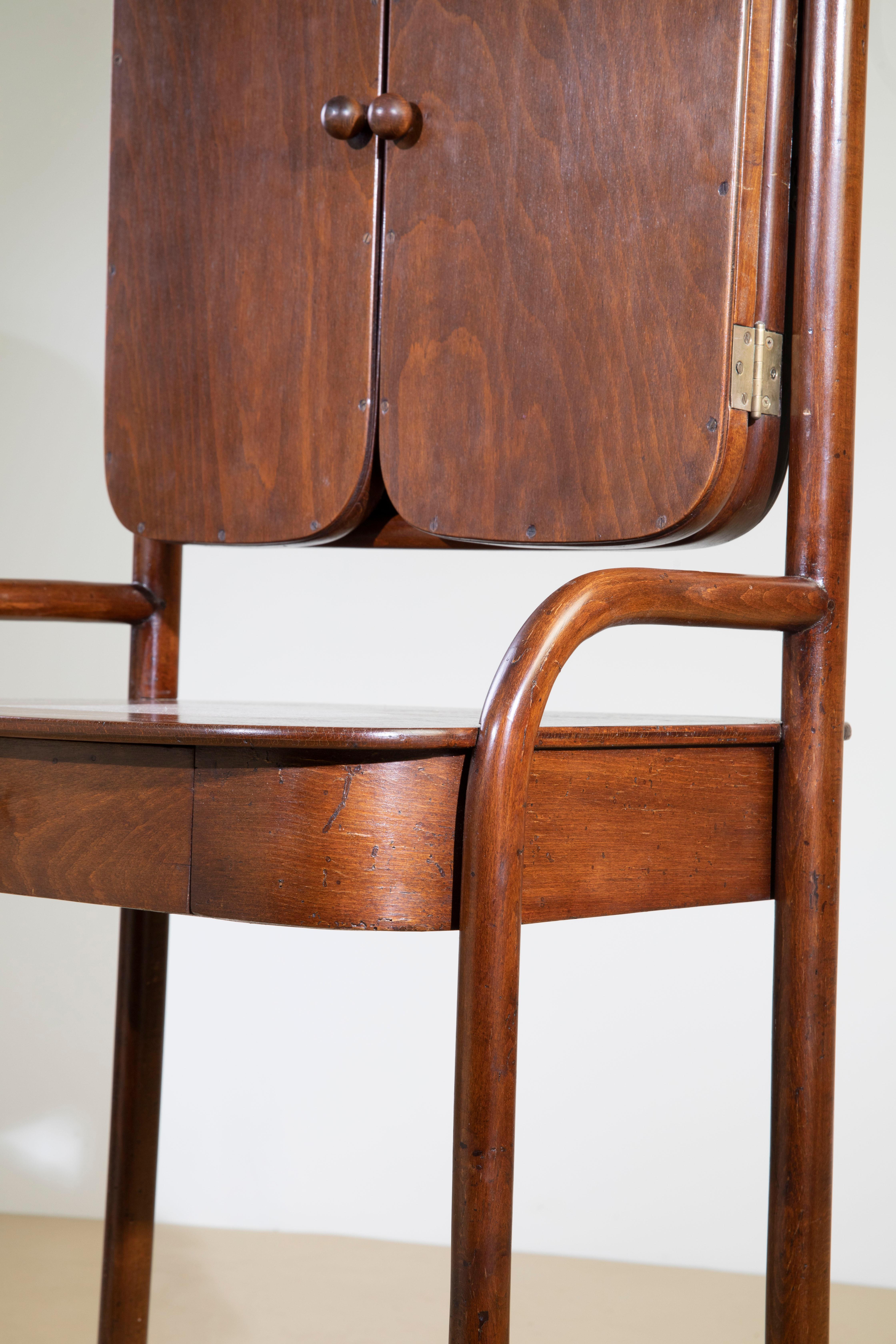 Austrian Josef Hoffmann, Toeletta in faggio modello 1134, prodotta da J&J Kohn, 1904 in vendita