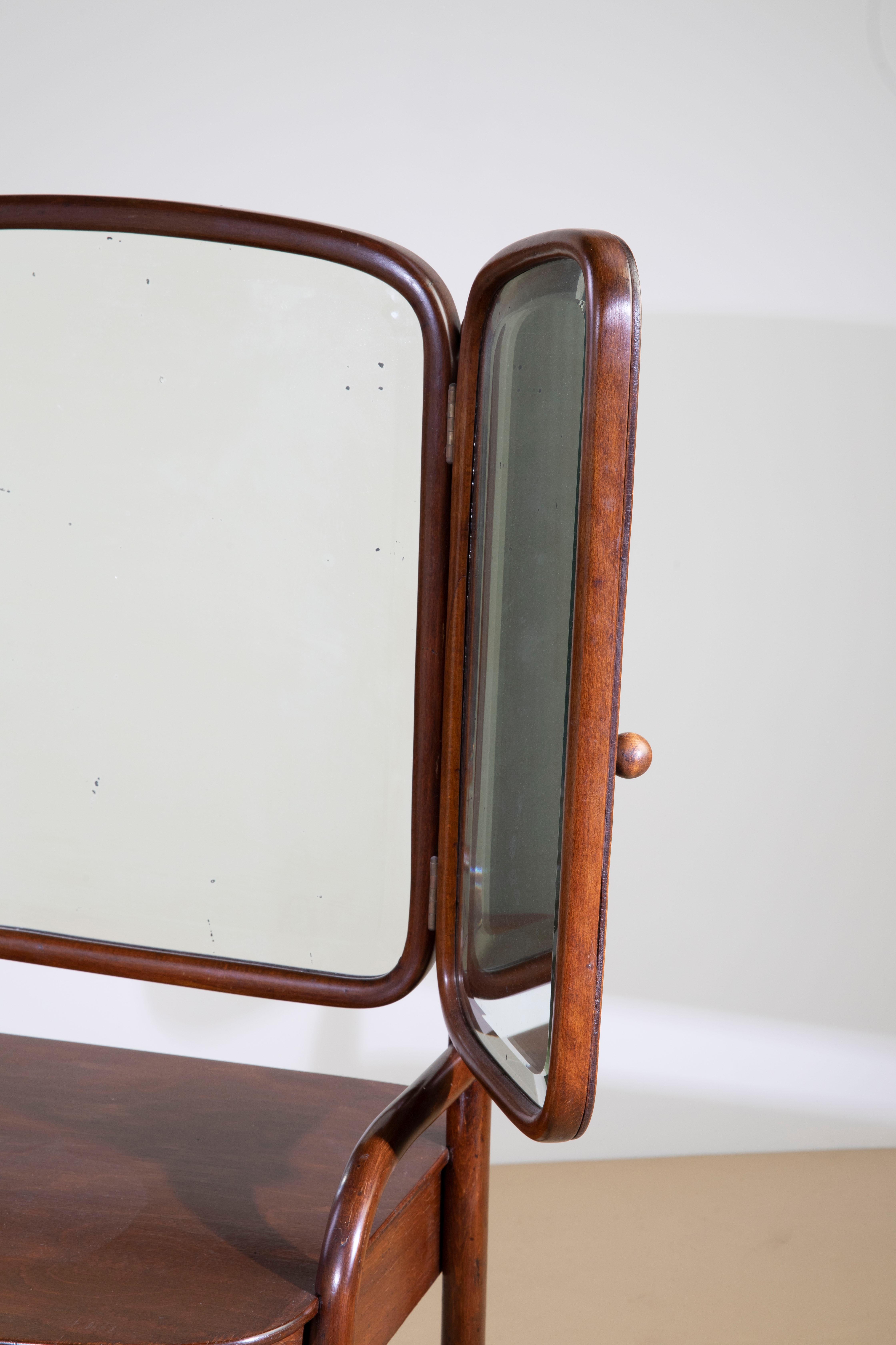 Early 20th Century Josef Hoffmann, Toeletta in faggio modello 1134, prodotta da J&J Kohn, 1904 in vendita