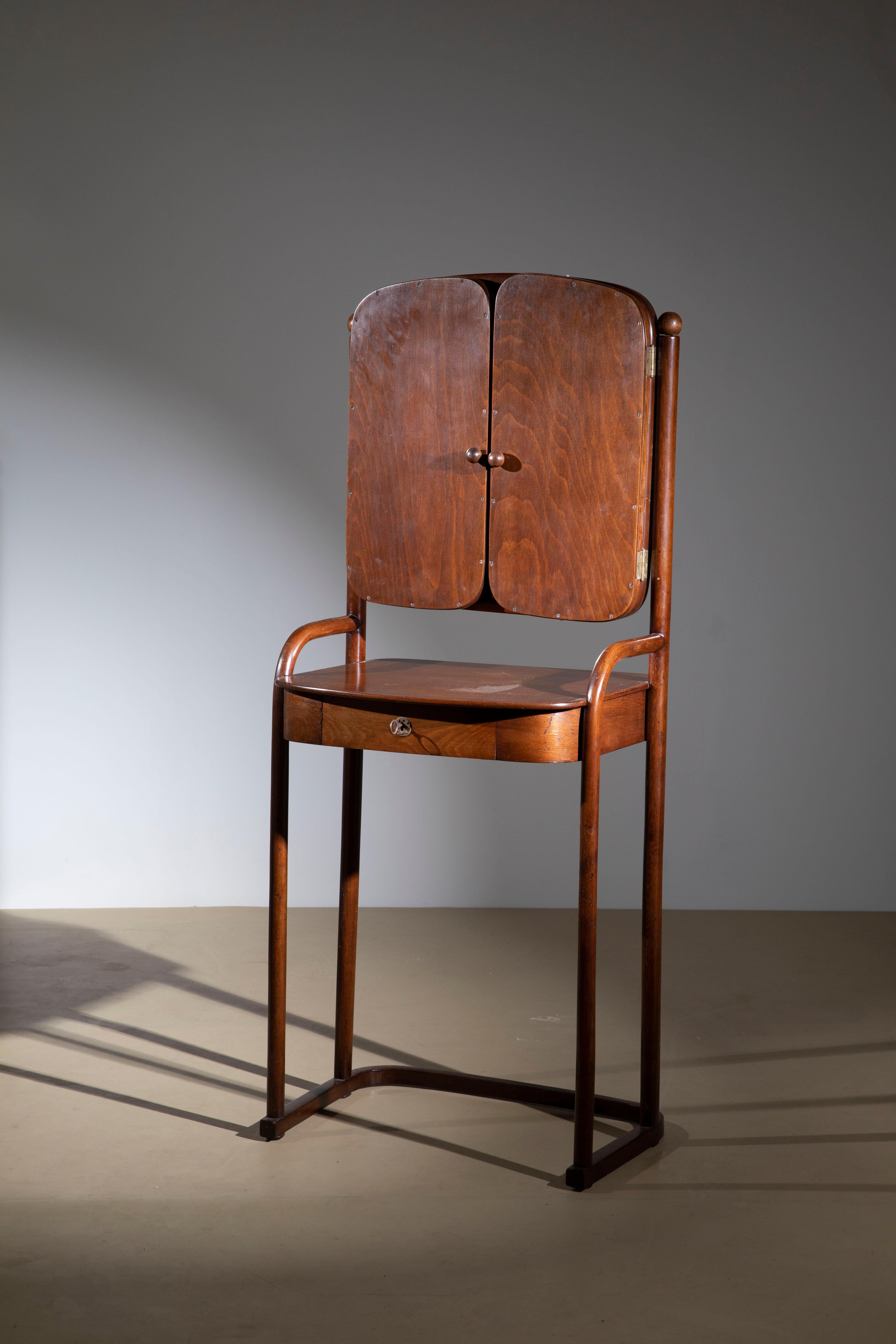 Josef Hoffmann, Toeletta in faggio modello 1134, prodotta da J&J Kohn, 1904 in vendita 1
