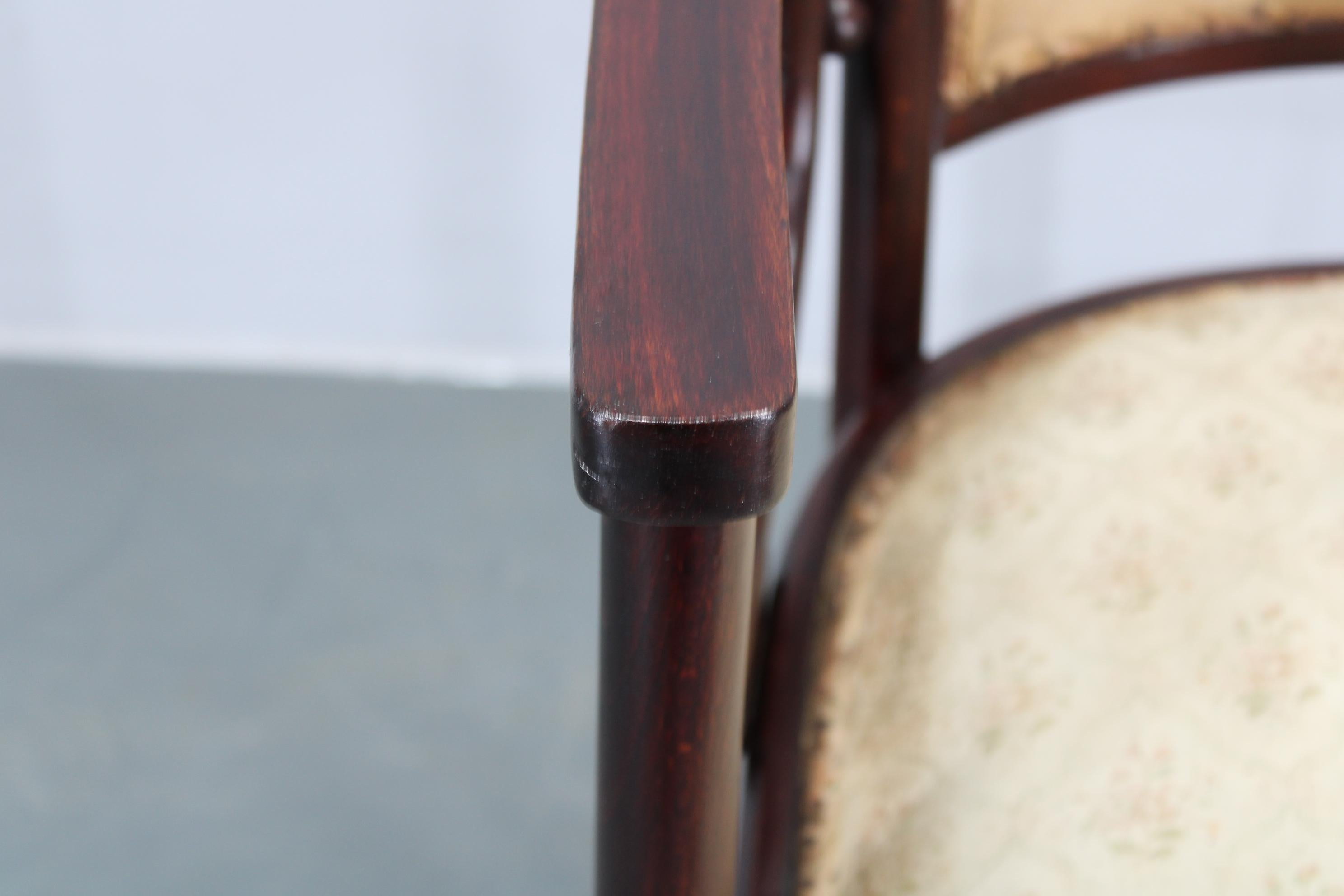 Josef Hoffmann Variation des Jugendstils „Fledermaus“ Sessels von Fischel (Stoff) im Angebot