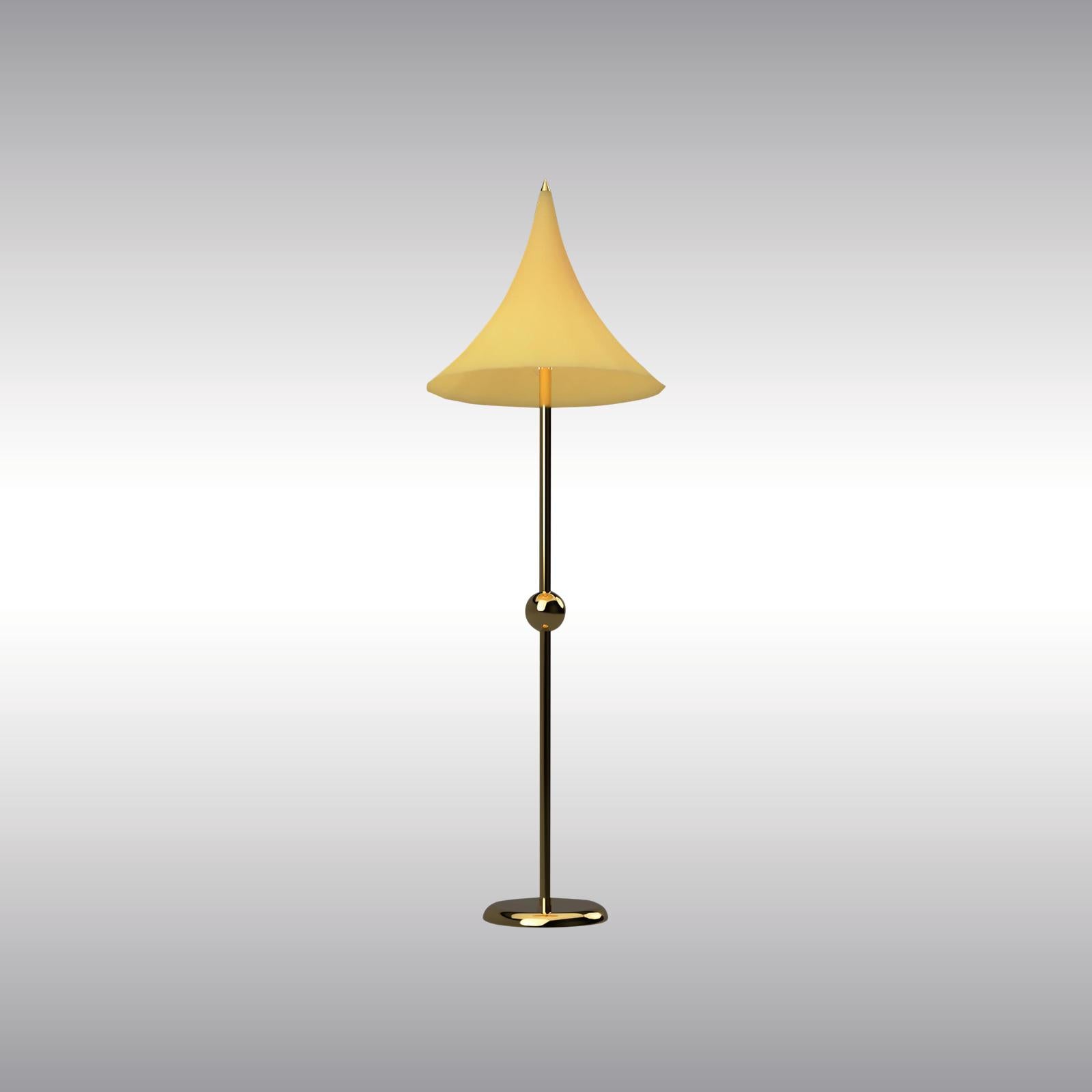 Stehlampe/Stehlampe aus Messing und Seide aus der Wiener Werkstaette von Josef Hoffmann, Jugendstil (21. Jahrhundert und zeitgenössisch) im Angebot