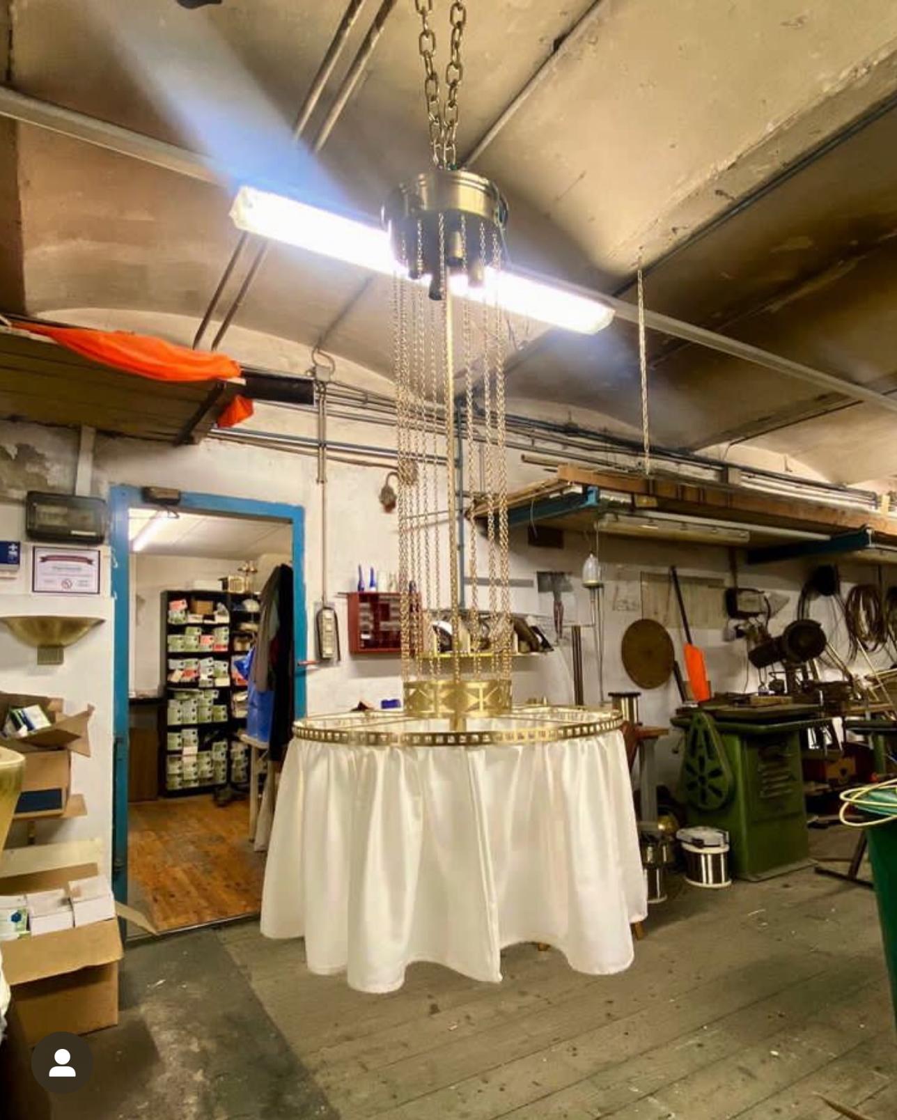Josef Hoffmann/Wiener Werkstaette Moldauer Brass and Silk Chandelier, Re-Edition (21. Jahrhundert und zeitgenössisch) im Angebot
