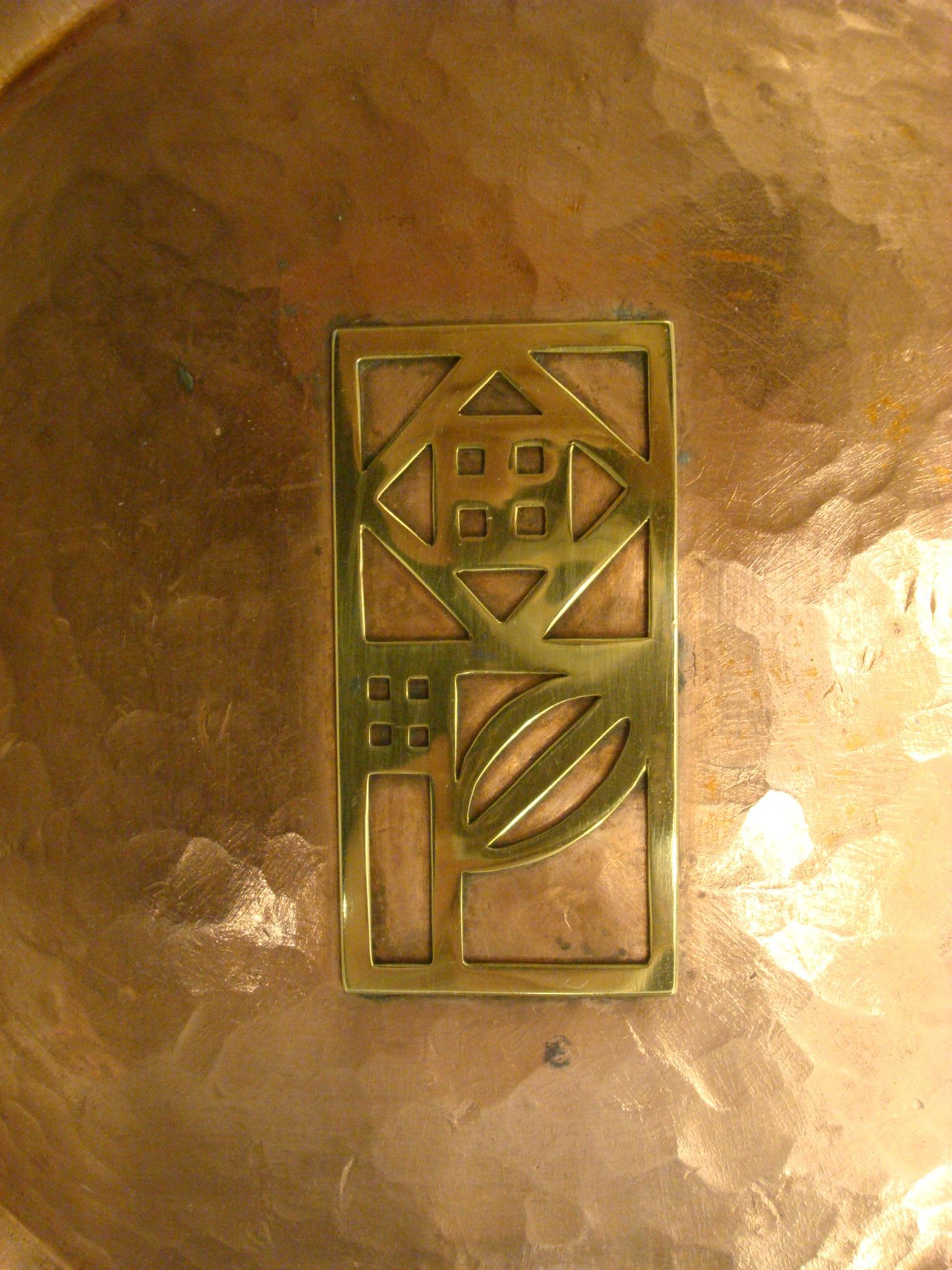 Josef Hoffmann – Wiener Werkstatte –  Art Deco  Handgehämmerte Kupferplatten (Wiener Secession) im Angebot