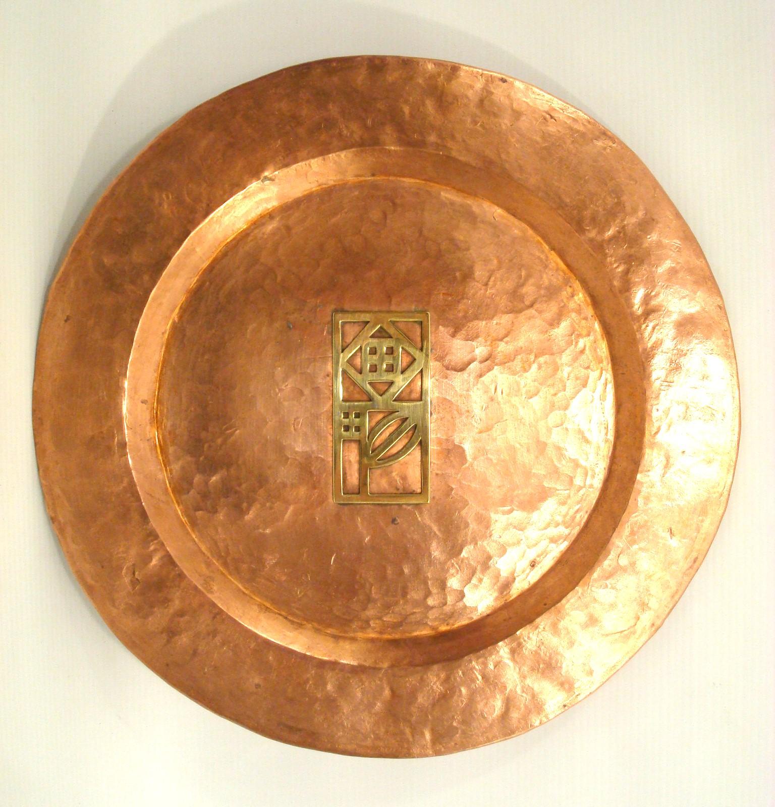Josef Hoffmann – Wiener Werkstatte –  Art Deco  Handgehämmerte Kupferplatten (Österreichisch) im Angebot