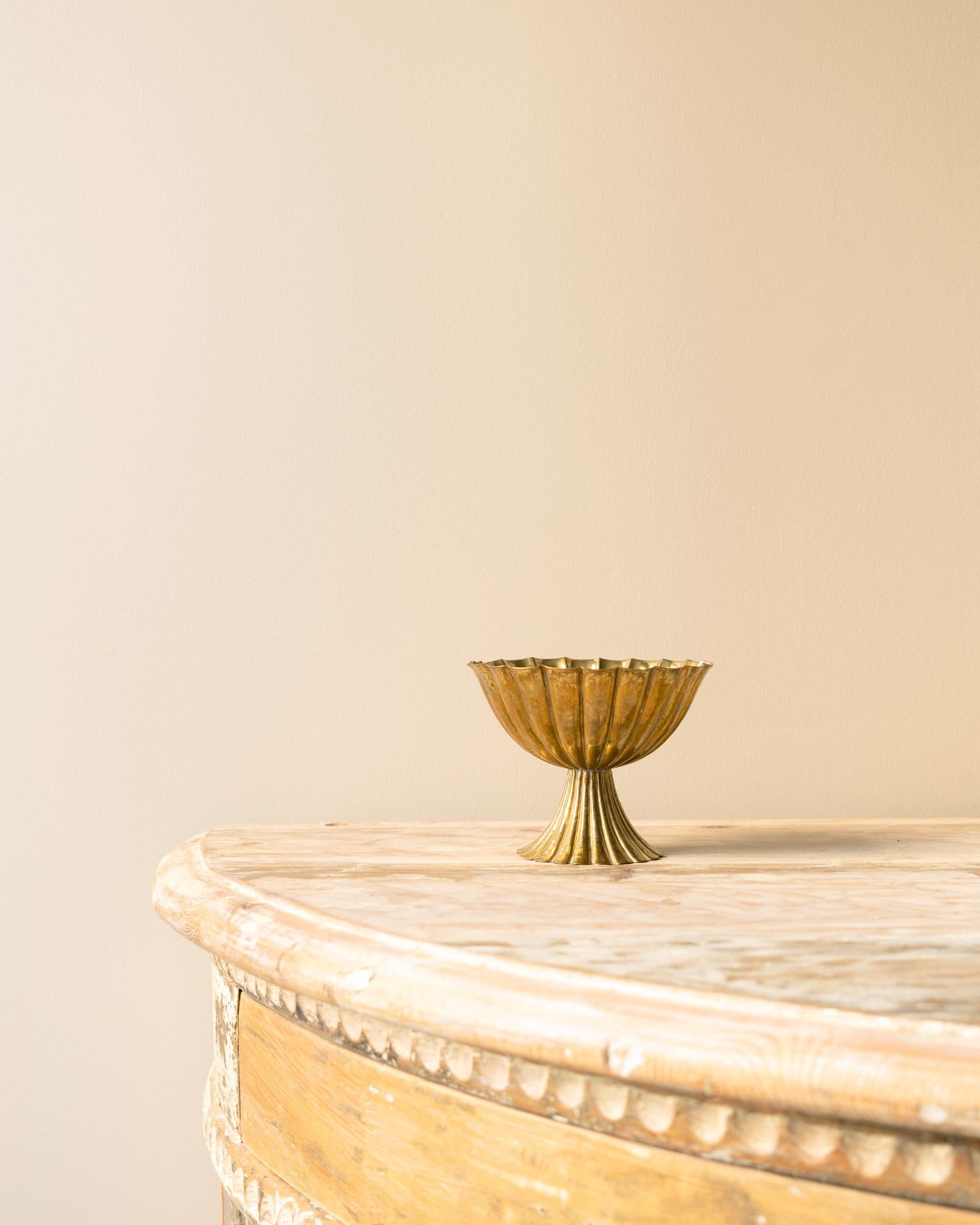 XX secolo Josef Hoffmann, Wiener Werkstätte Ciotola in ottone Repoussé in vendita