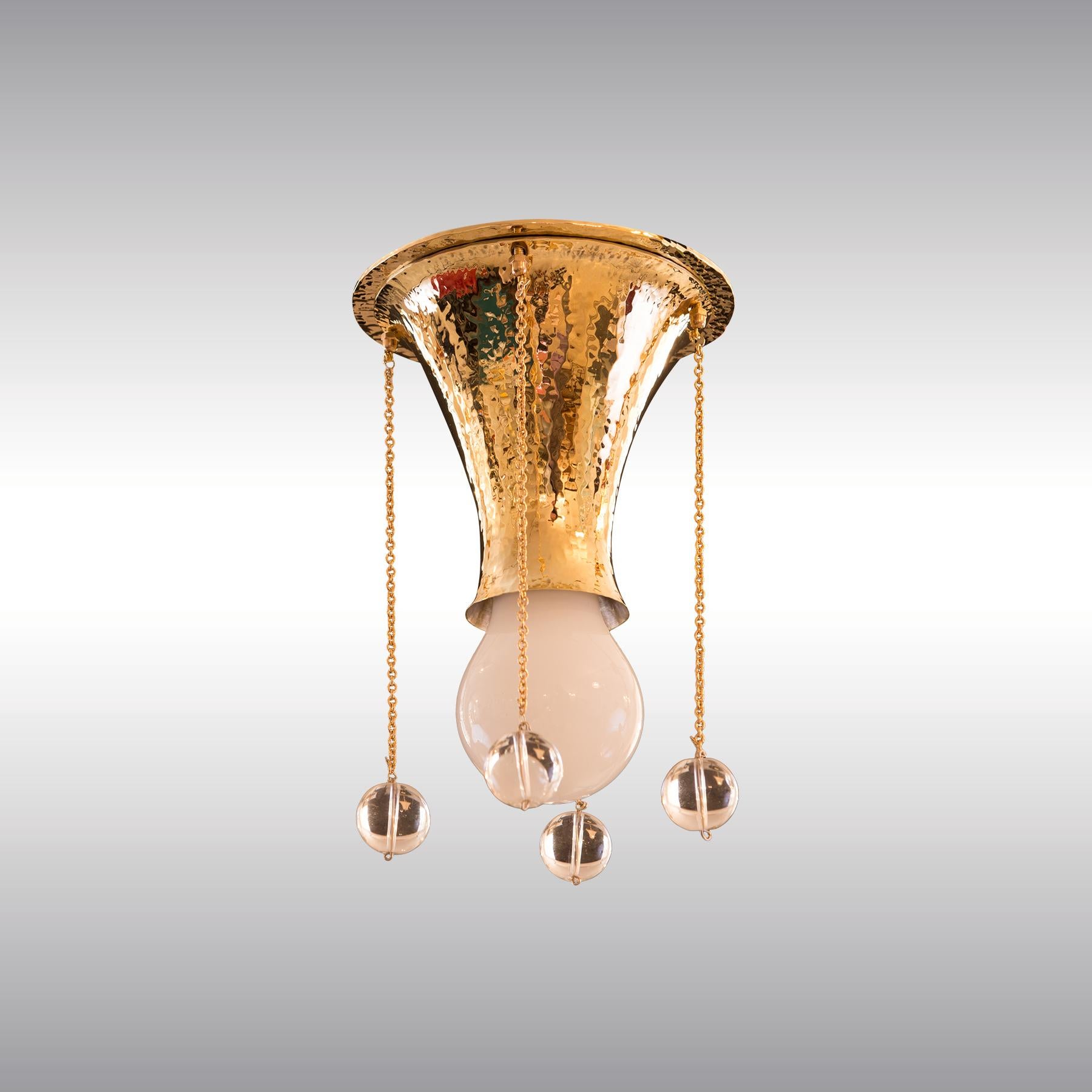 Hanging- lamp from the showrooms of the Wiener Werkstaette used by Hoffmann in several variations. Hammered originally. Works-number M115, pattern-book of the Wiener Werkstaette: WWMB 3 p. 256-257
Most components according to the UL regulations,