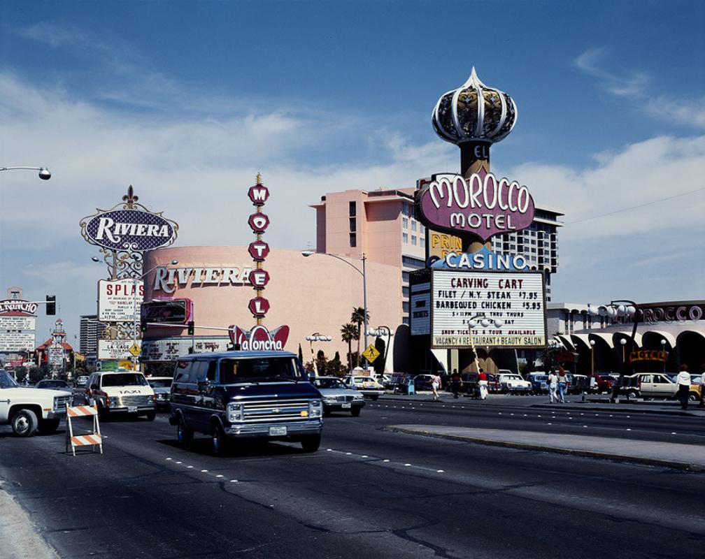 Las Vegas, Nevada, von dem bekannten österreichischen Fotografen Josef Hoflehner. 

Alle Drucke sind in limitierter Auflage erhältlich. Erhältlich in mehreren Größen. Hochwertige Einrahmung auf Anfrage.

Alle Drucke werden von der Künstlerin oder