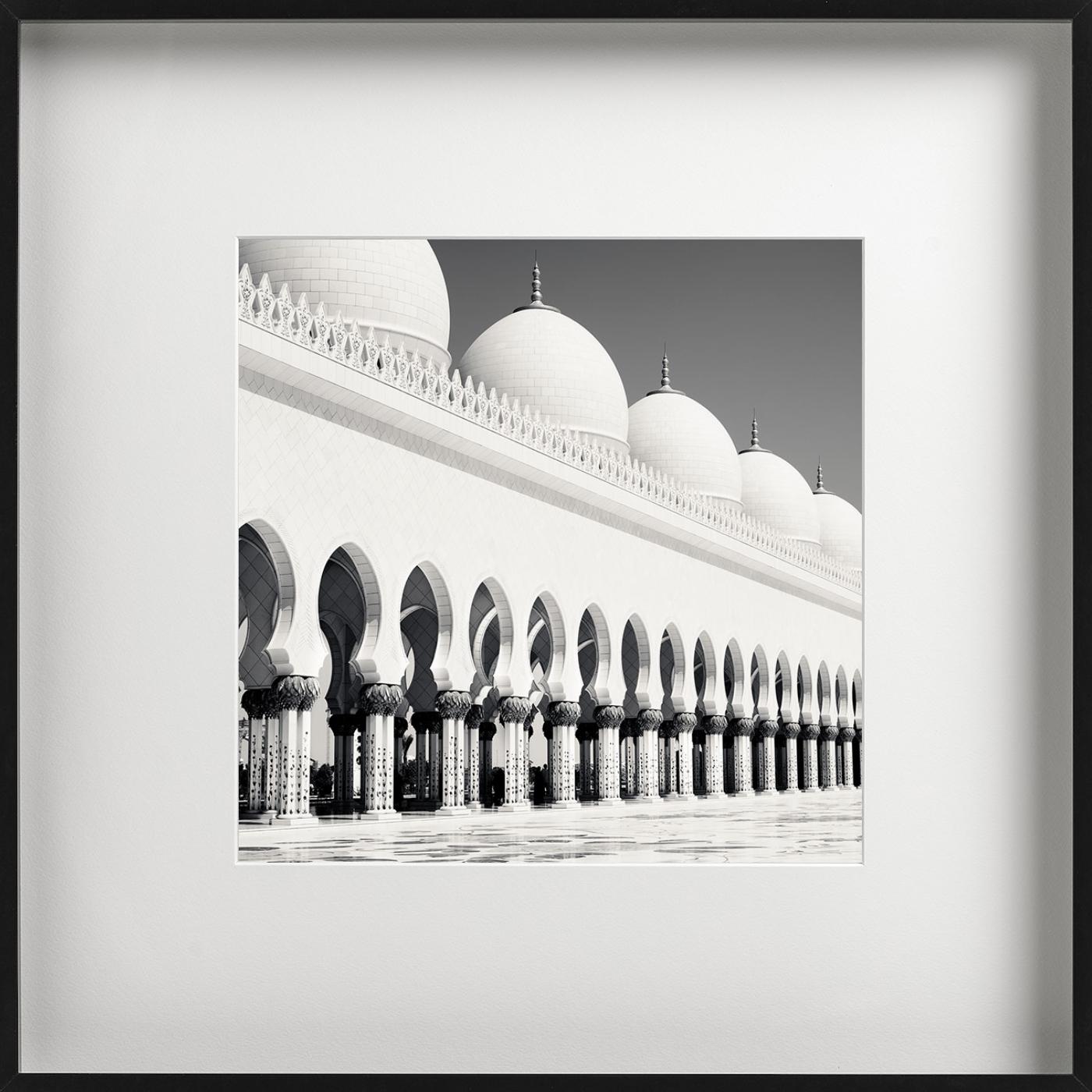 Sheikh Zayed Mosque, Studie 7, Abu Dhabi,  UAE, Kunstfotografie, 2009 (Grau), Landscape Photograph, von Josef Hoflehner