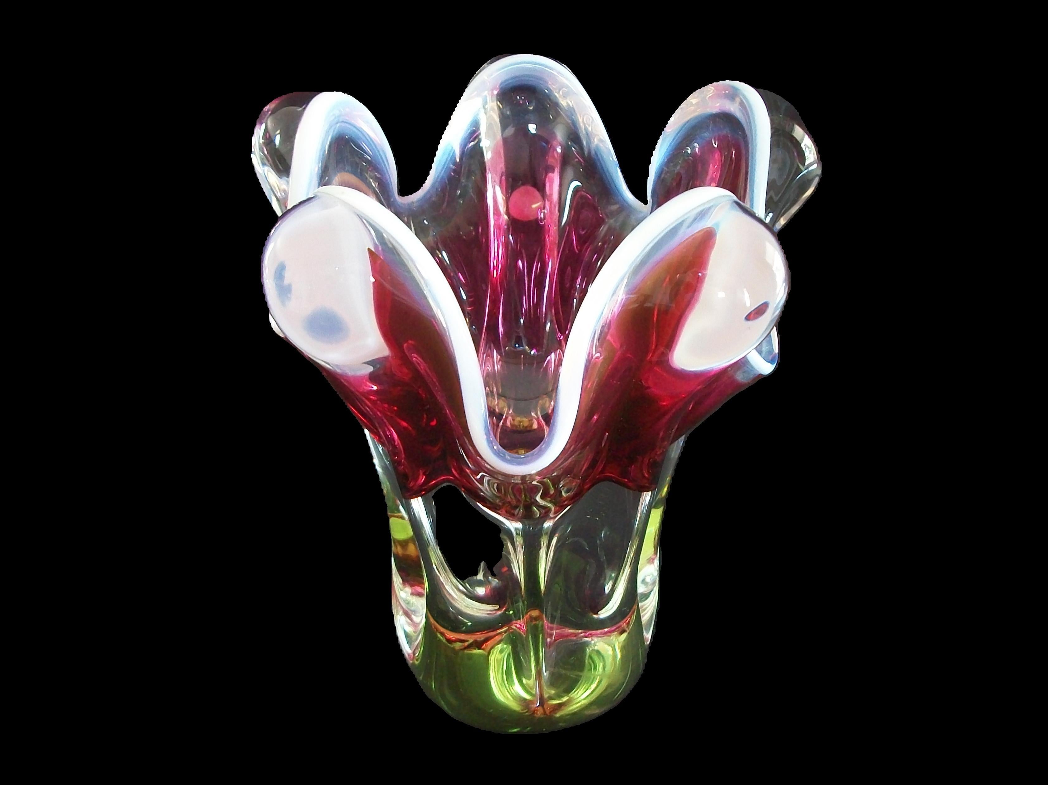 JOSEF HOSPODKA - BOROCRYSTAL - Mid Century Glass Vase - Czechia - Circa 1950 siglo XX en venta