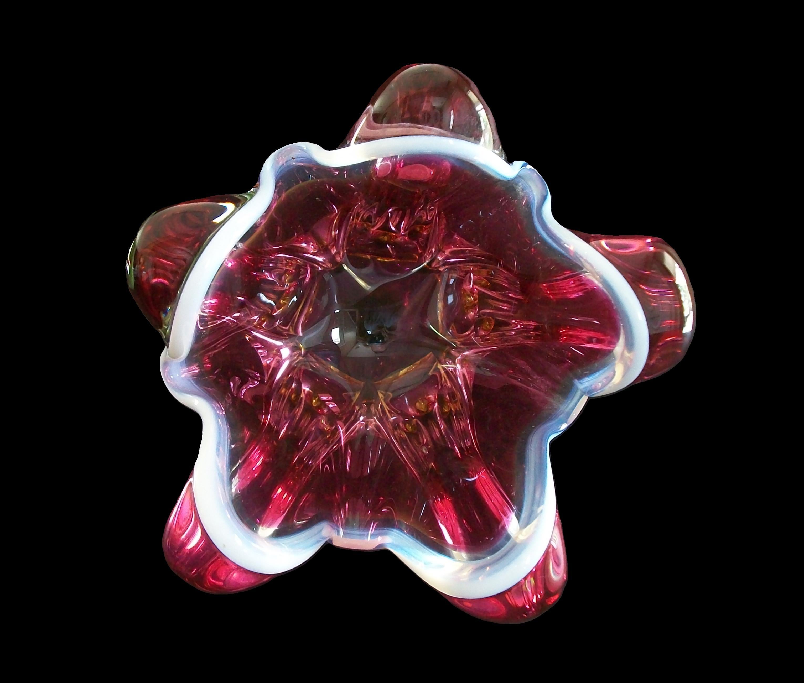 JOSEF HOSPODKA - BOROCRYSTAL - Mid Century Glass Vase - Czechia - Circa 1950 Vidrio artístico en venta