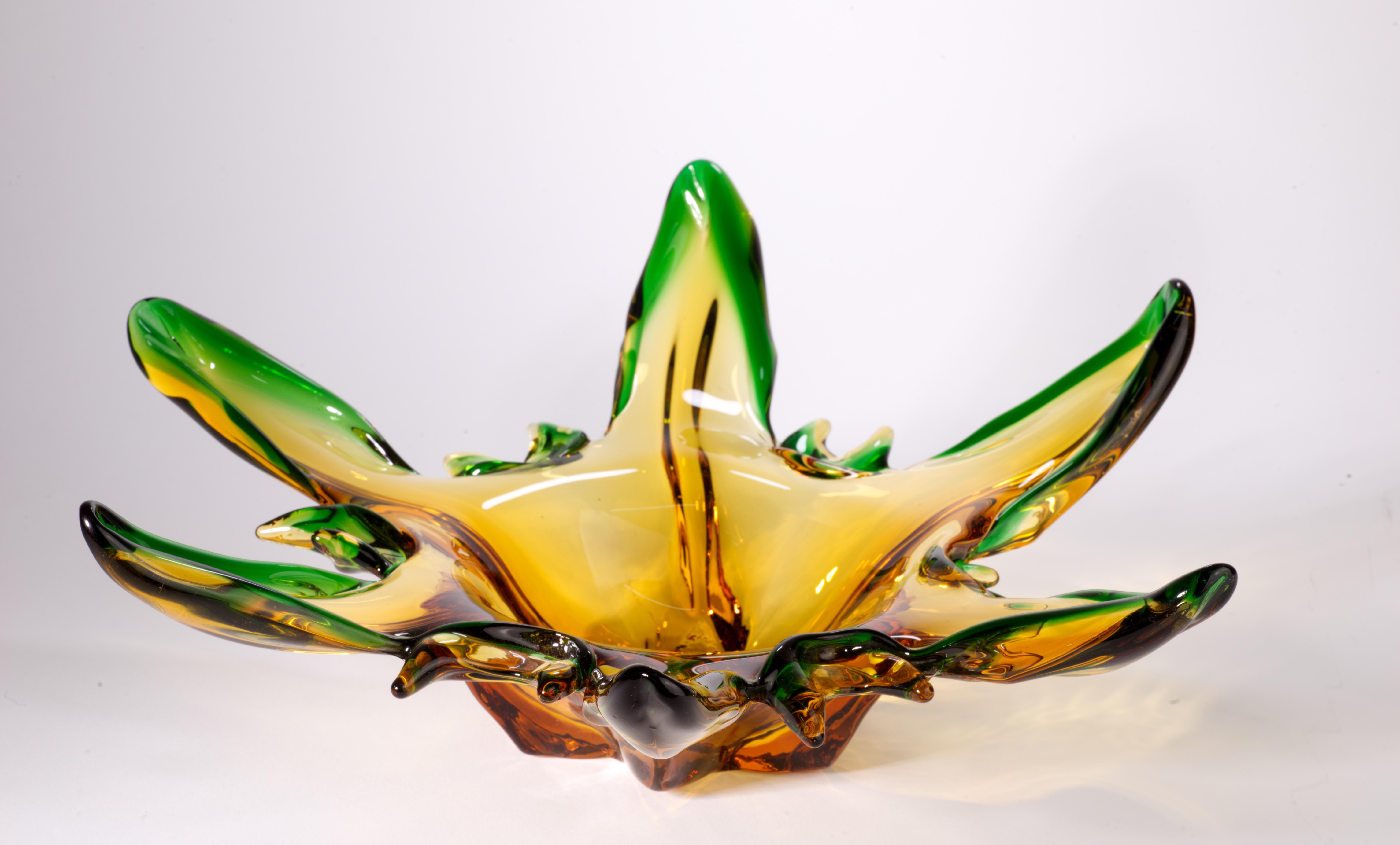 Mid-Century Modern Bol ambré et vert Josef Hospodka pour Chribska Glassworks, verre d'art tchèque en vente