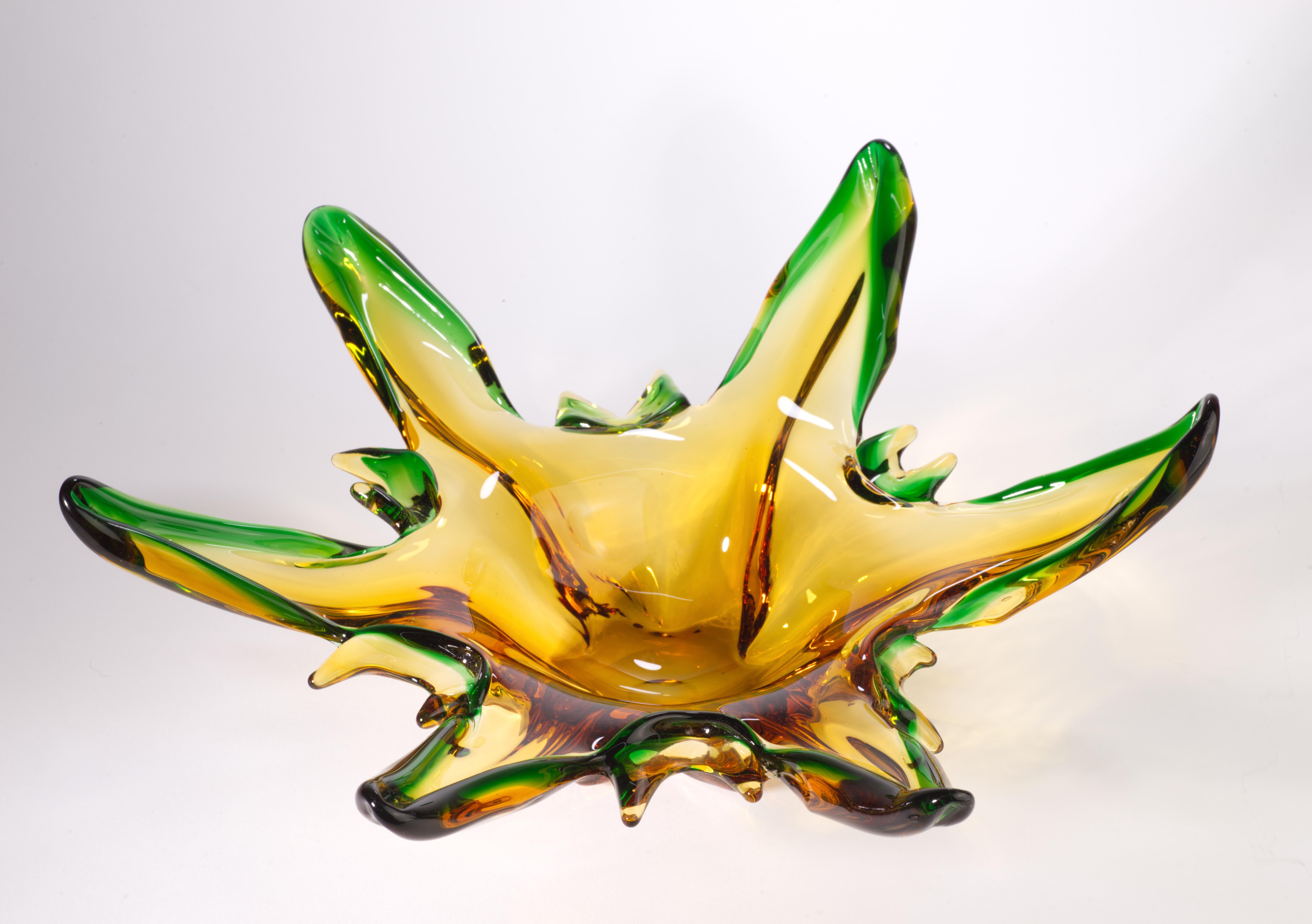 Bol ambré et vert Josef Hospodka pour Chribska Glassworks, verre d'art tchèque Bon état - En vente à Clifton Springs, NY