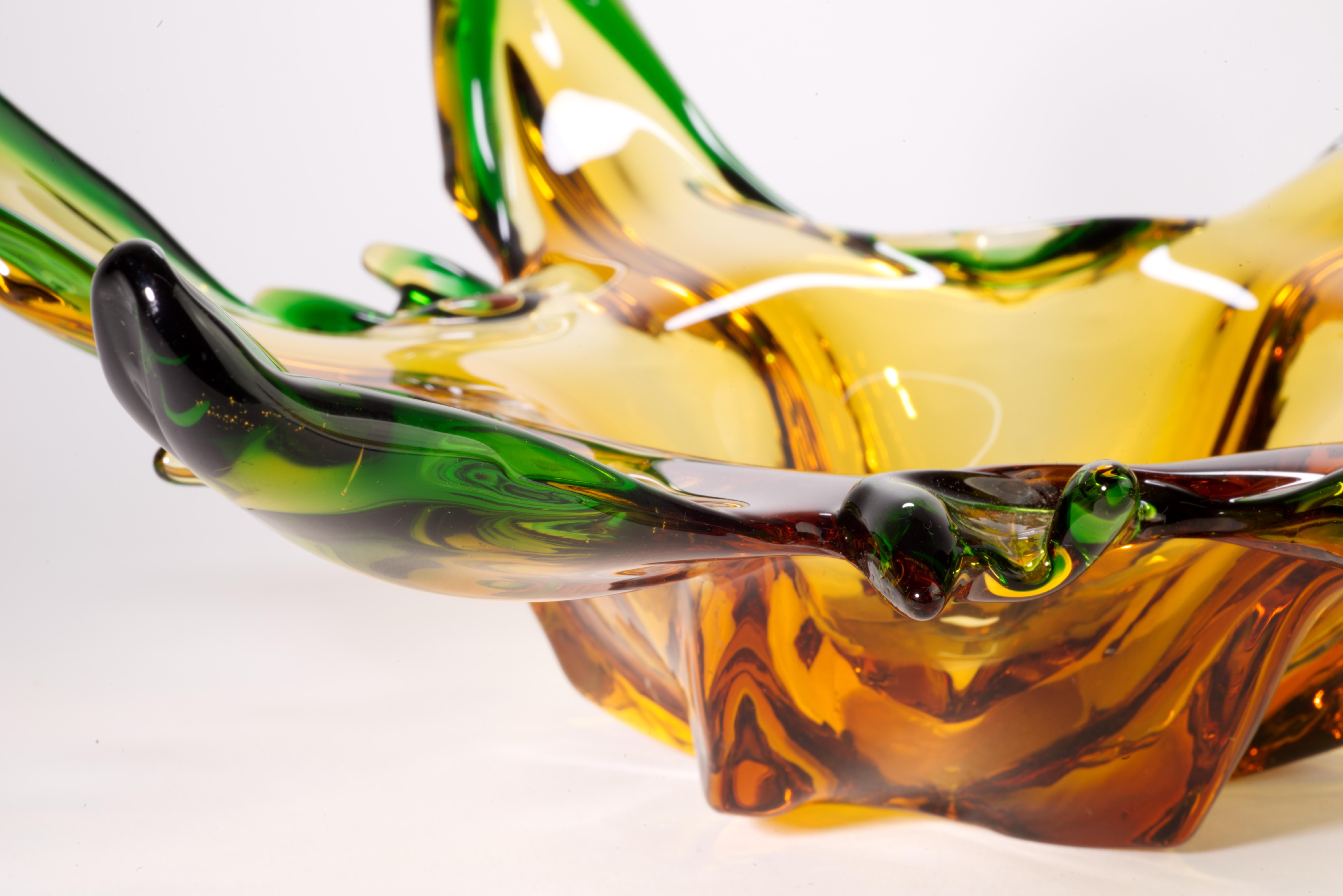 Verre d'art Bol ambré et vert Josef Hospodka pour Chribska Glassworks, verre d'art tchèque en vente