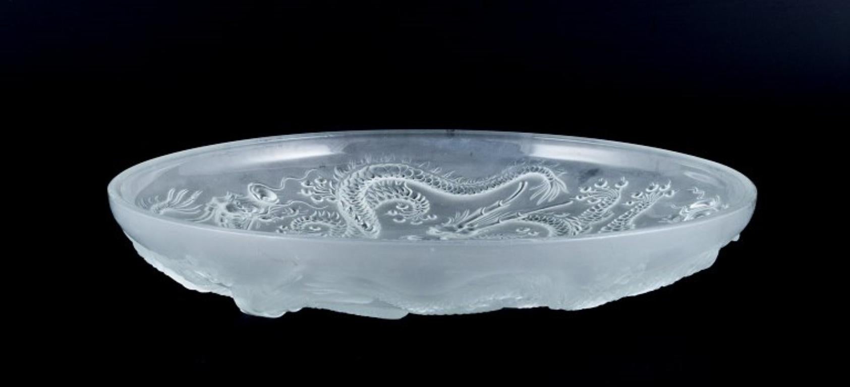 Josef Inwald, colossal Art Deco art glass bowl in Barolac glass.
Designed with dragons in an oriental style.
From the 1930s/40s.
In excellent condition with minimal signs of use.
Dimensions: Diameter 35.2 cm x Height 4.5 cm.