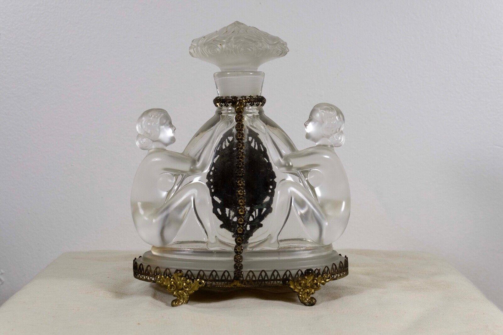 Verre Flacon de parfum en verre Art Déco tchèque nu en porcelaine Josef Inwald, années 30 en vente