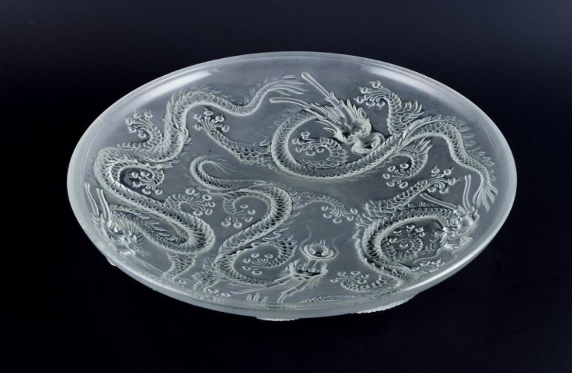 Josef Inwald, large art glass bowl in Barolac glass, designed with oriental style dragons.
Approximately from the 1940s.
In perfect condition.
Dimensions: D 35.5 x H 5.0 cm.