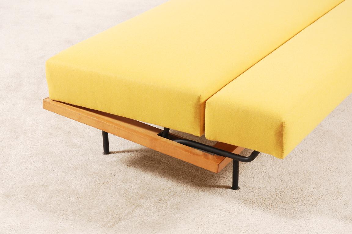 Minimalistisches Tagesbett von Josef Pentenrieder, Umwandelbares Sofa für Hans Kaufeld, 1954 (Stoff)