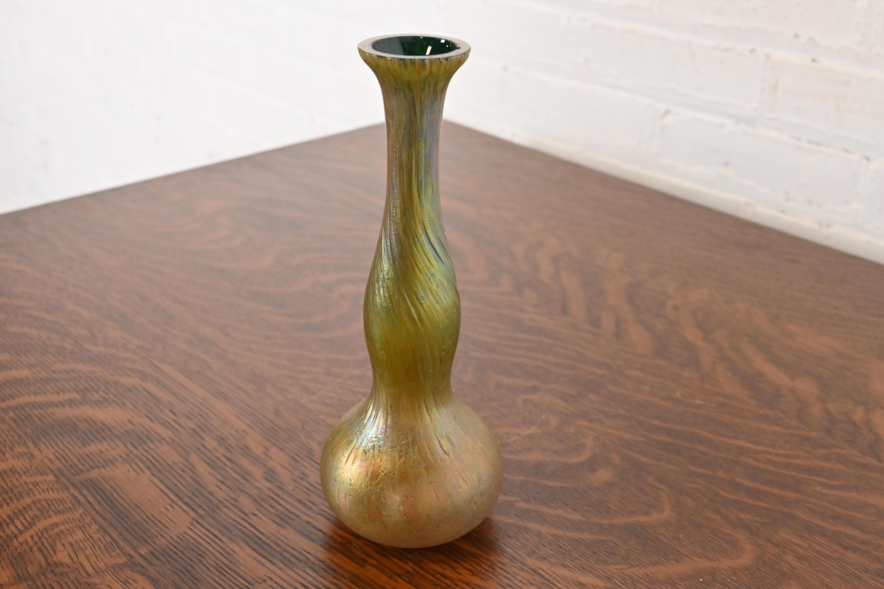 Josef Rindskopf Jugendstil schillernde Kunstglas Doppelkürbis Knospenvase (Tschechisch) im Angebot