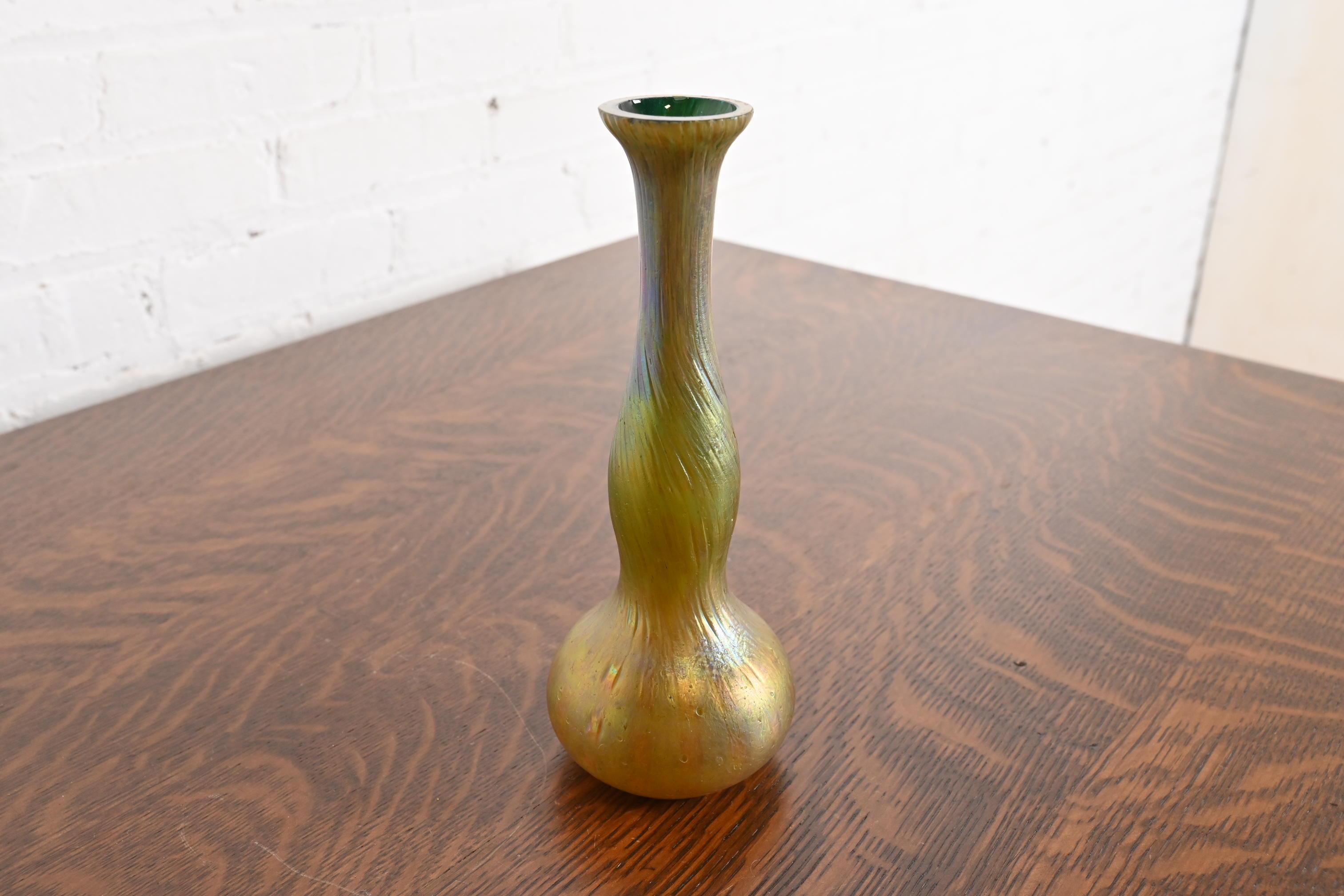 Josef Rindskopf Jugendstil schillernde Kunstglas Doppelkürbis Knospenvase im Zustand „Gut“ im Angebot in South Bend, IN