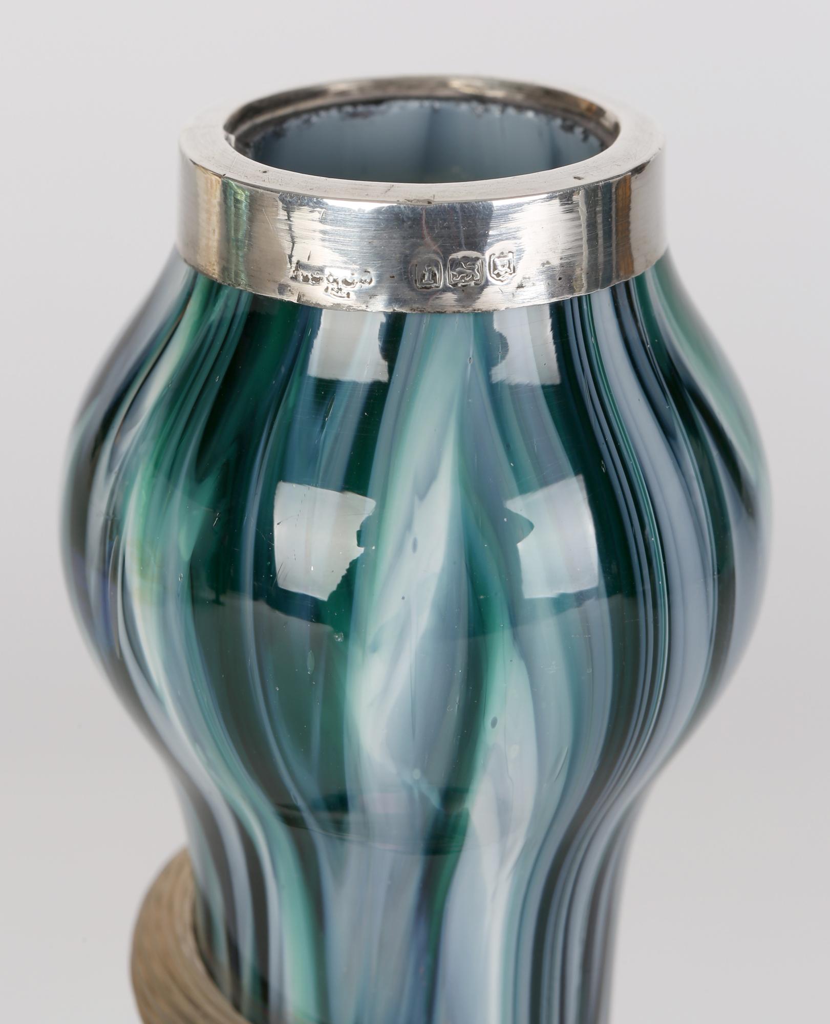 Argent Vase en verre d'art irisé de style Art nouveau autrichien Josef Rindskopf monté sur argent en vente